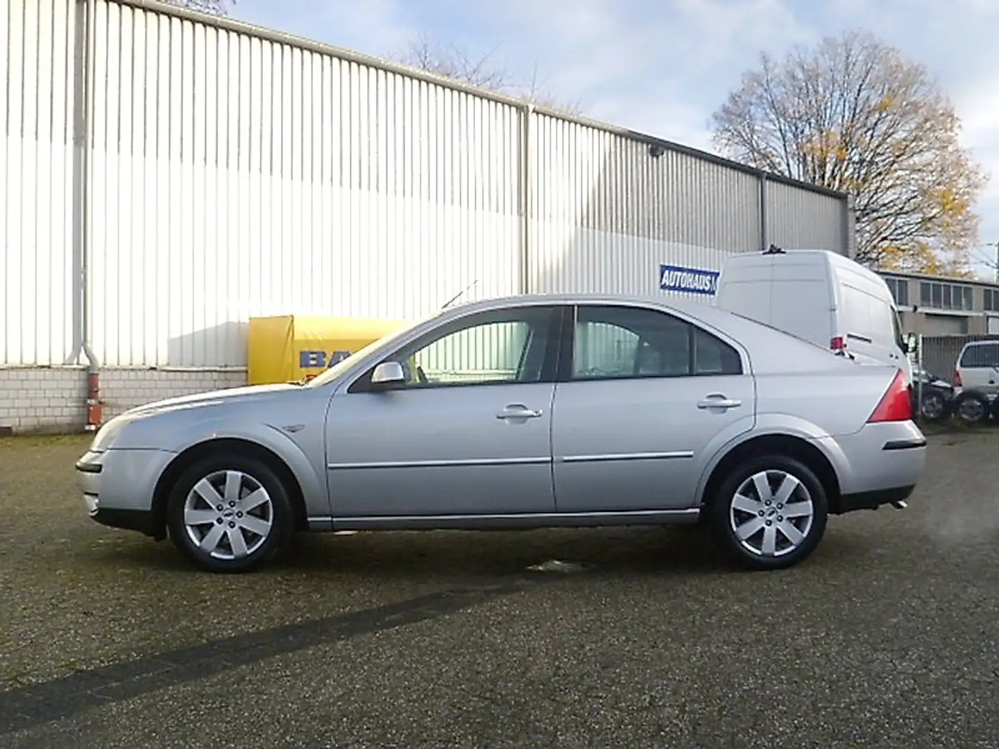 Ford Mondeo Mondeo Fließheck 1.8i Viva Limo. Nur 115.000 km Silber - 2
