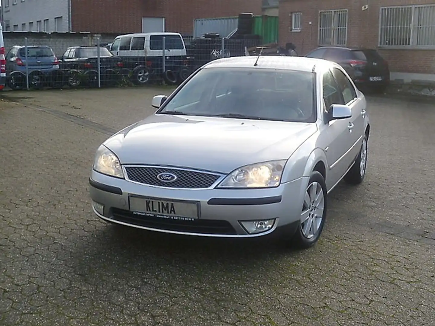 Ford Mondeo Mondeo Fließheck 1.8i Viva Limo. Nur 115.000 km Silber - 1