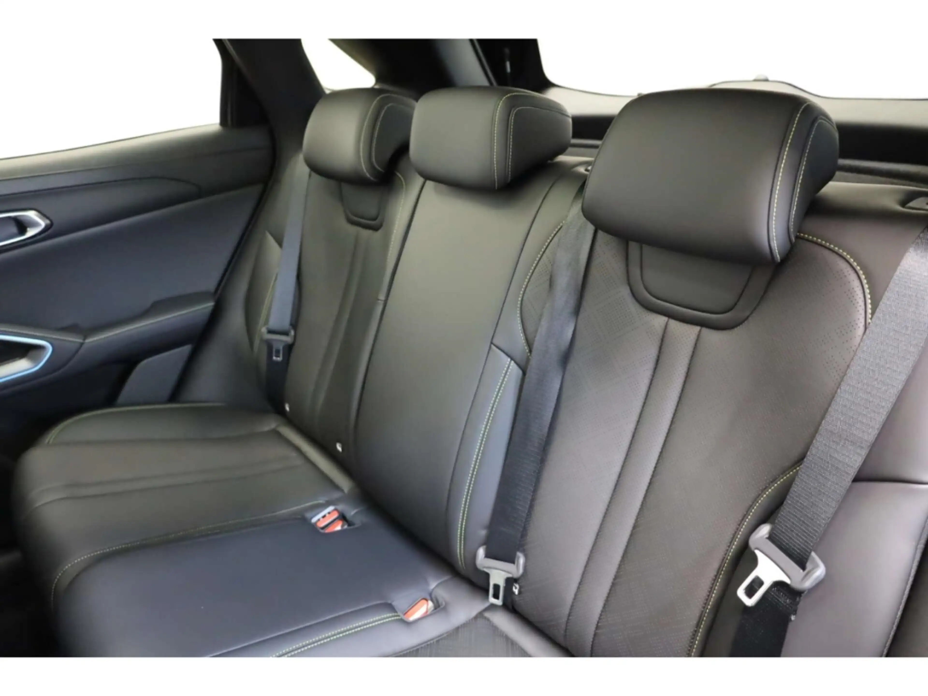 BYD Atto 2 DM-i Boost — photo 12