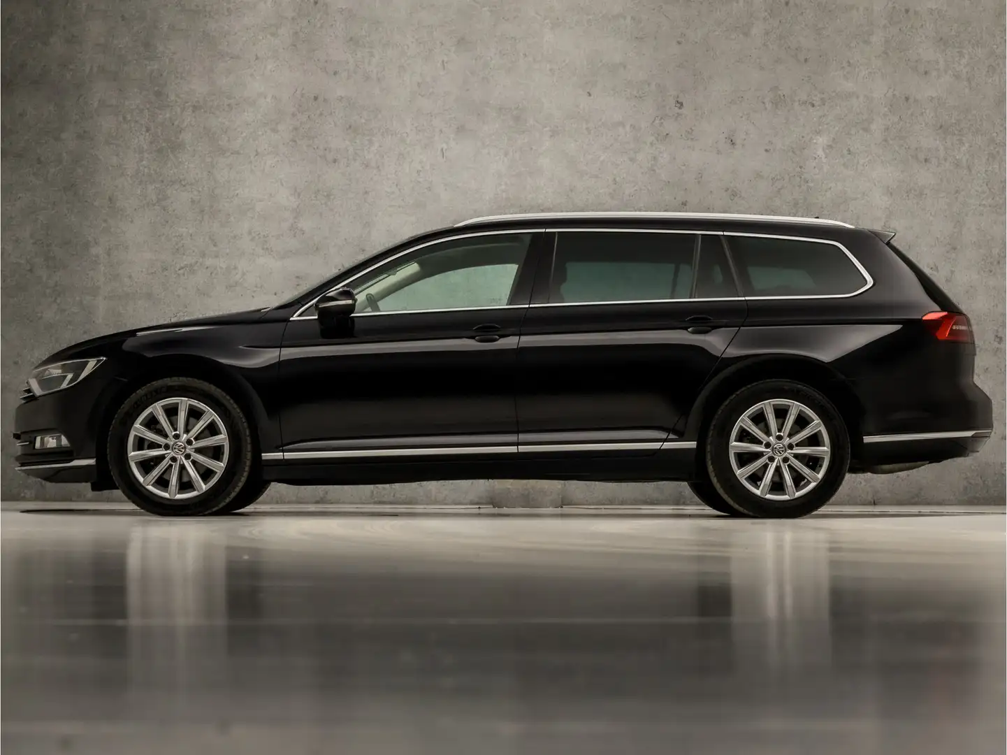 Volkswagen Passat Variant 1.4 TSI ACT Highline R Sport 150Pk Automaat (VIRTU Zwart - 2