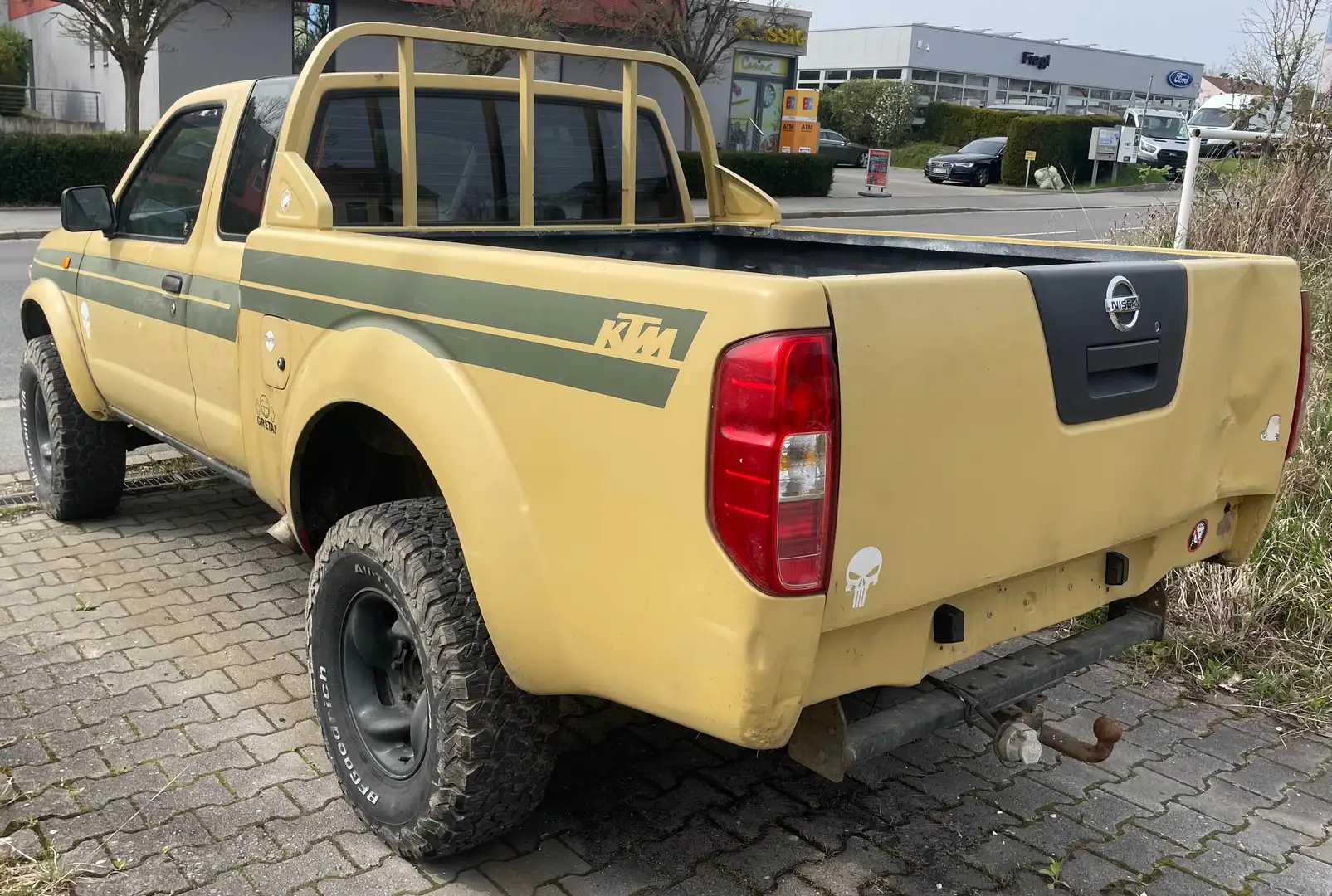 Nissan Navara 4WD King Cab Navara Geel - 2