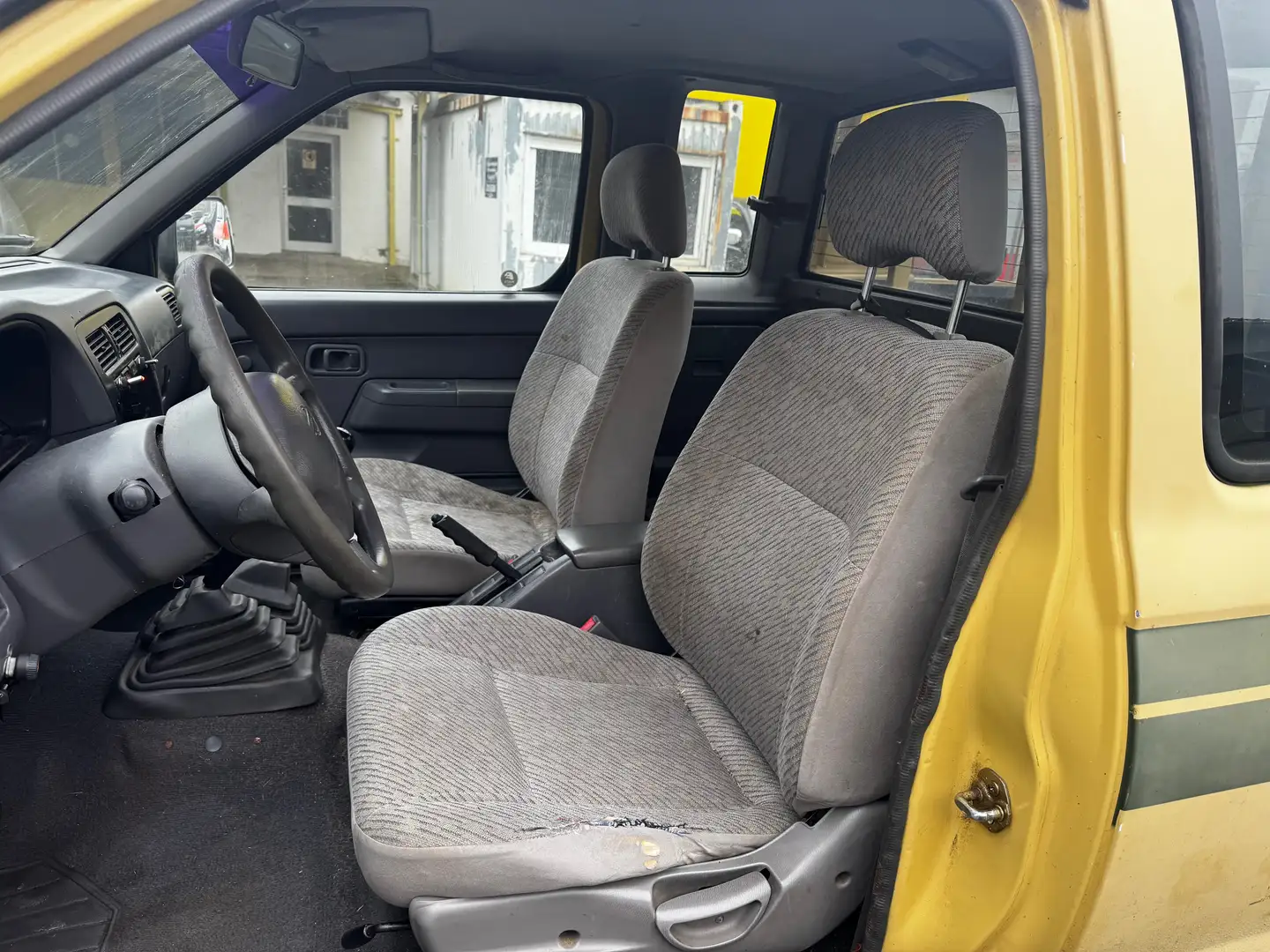 Nissan Navara 4WD King Cab Navara Gelb - 2