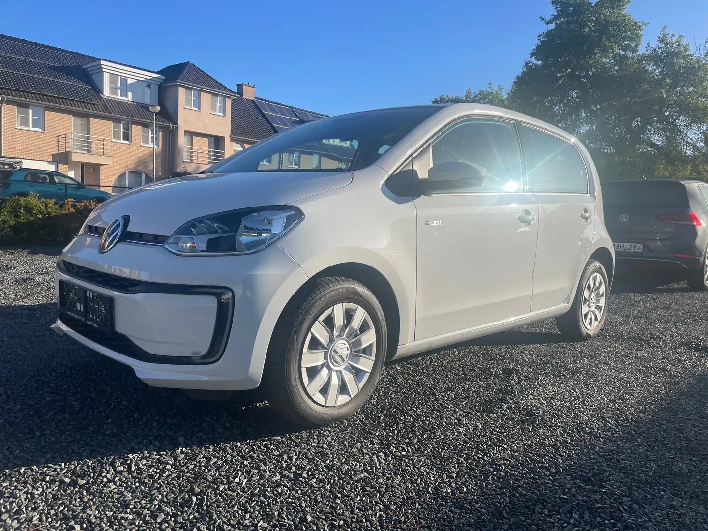 Volkswagen e-up! 32.3 kWh  ccs laden White - 1