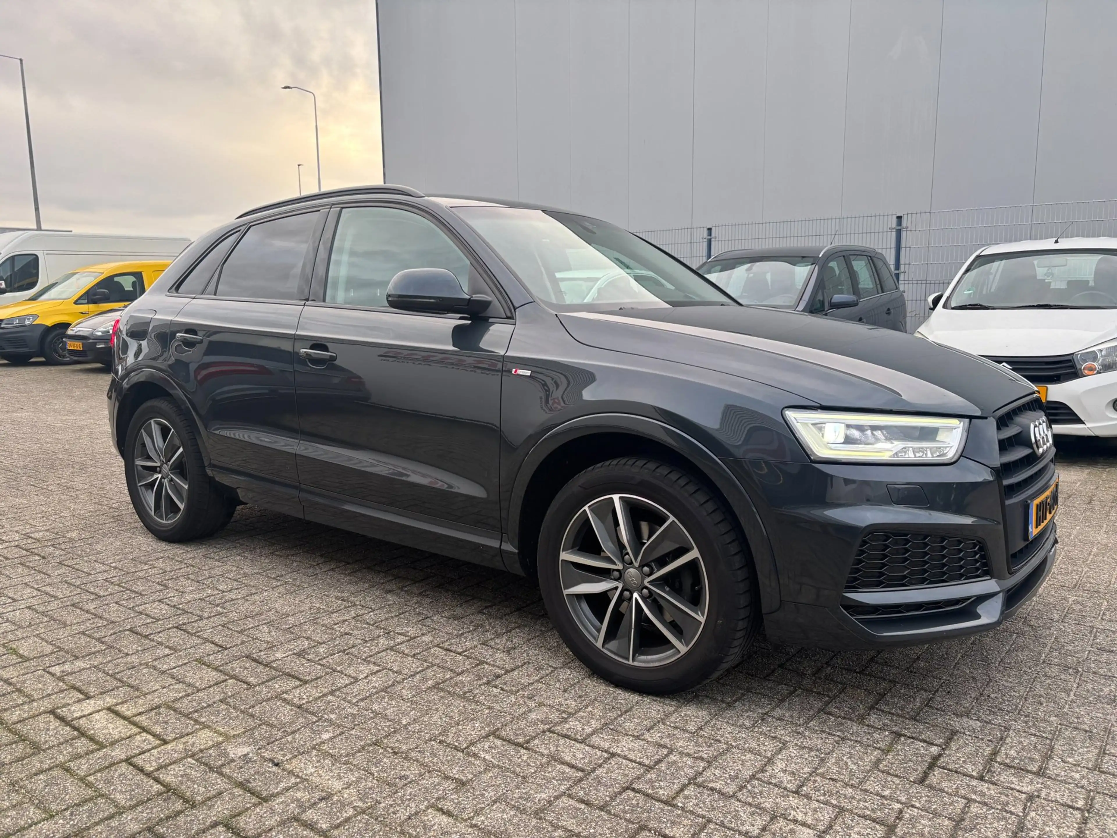 Audi Q3 1.4 TFSI CoD Sport Pro Line S — photo 3