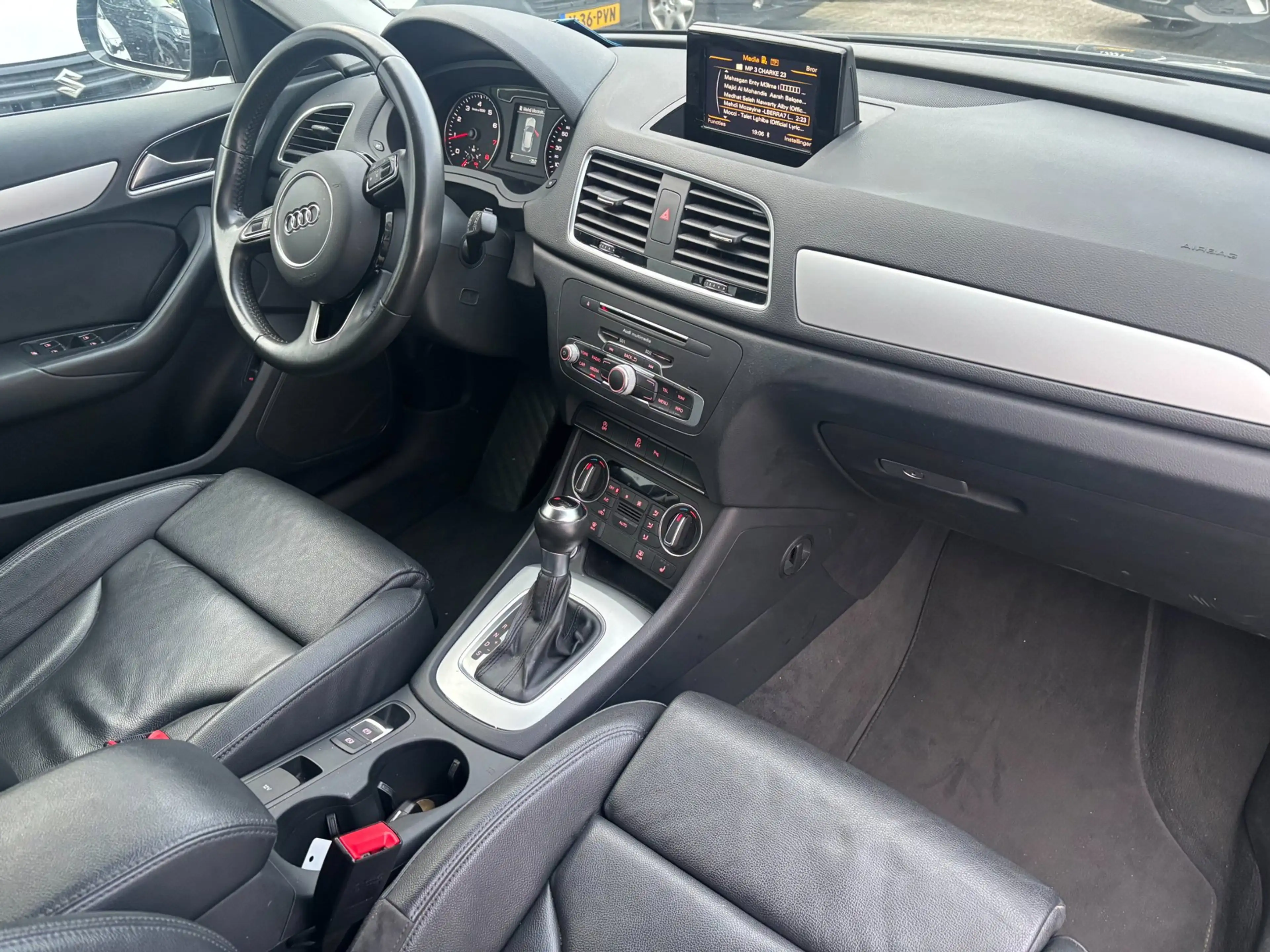 Audi Q3 1.4 TFSI CoD Sport Pro Line S — photo 14