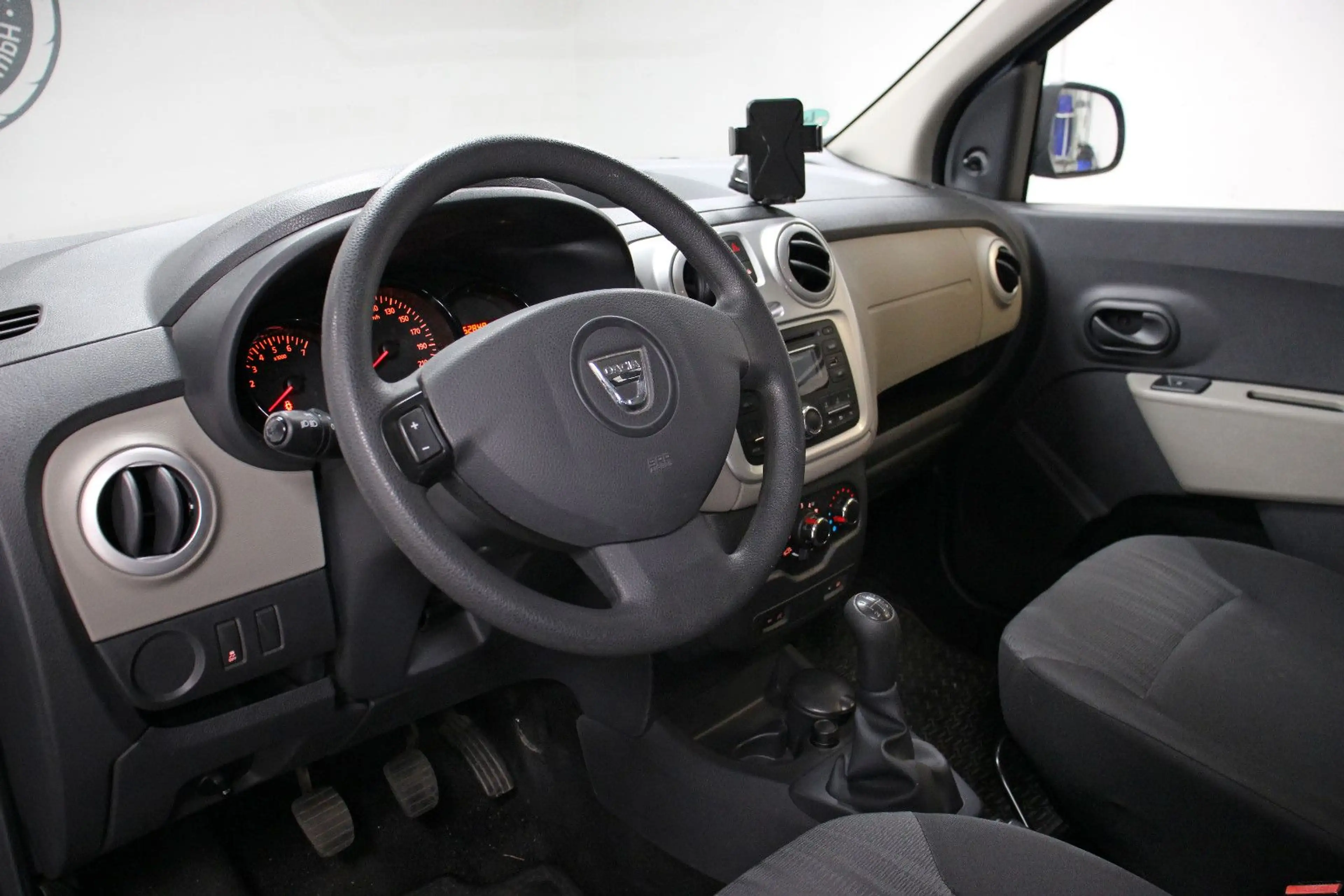 Dacia Lodgy 1.5 dCi TEMP USB TÜV NEU 1.HD 7-SITZER TOP — photo 9