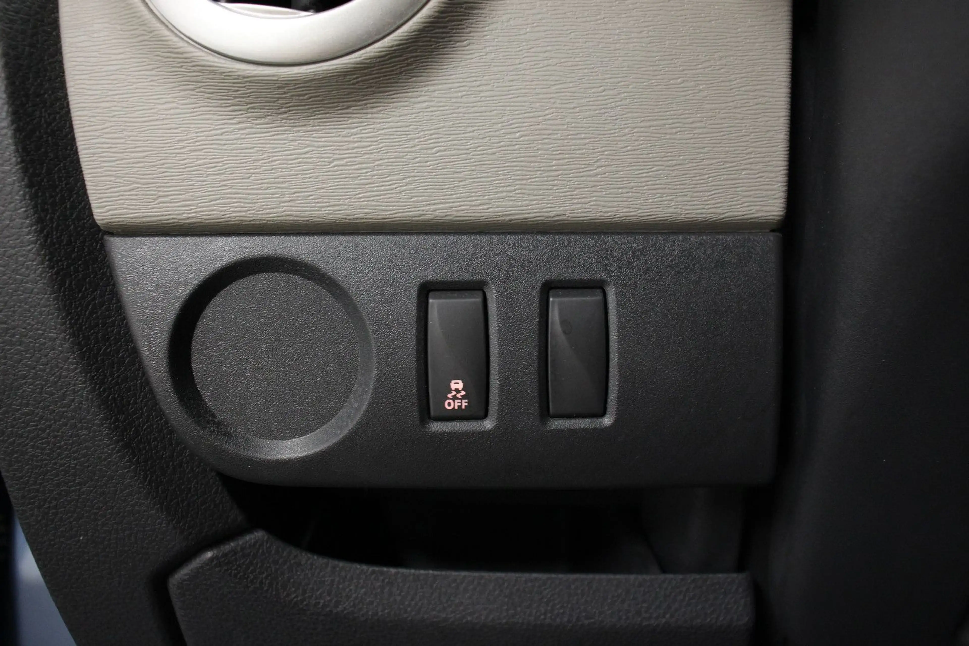 Dacia Lodgy 1.5 dCi TEMP USB TÜV NEU 1.HD 7-SITZER TOP — photo 8