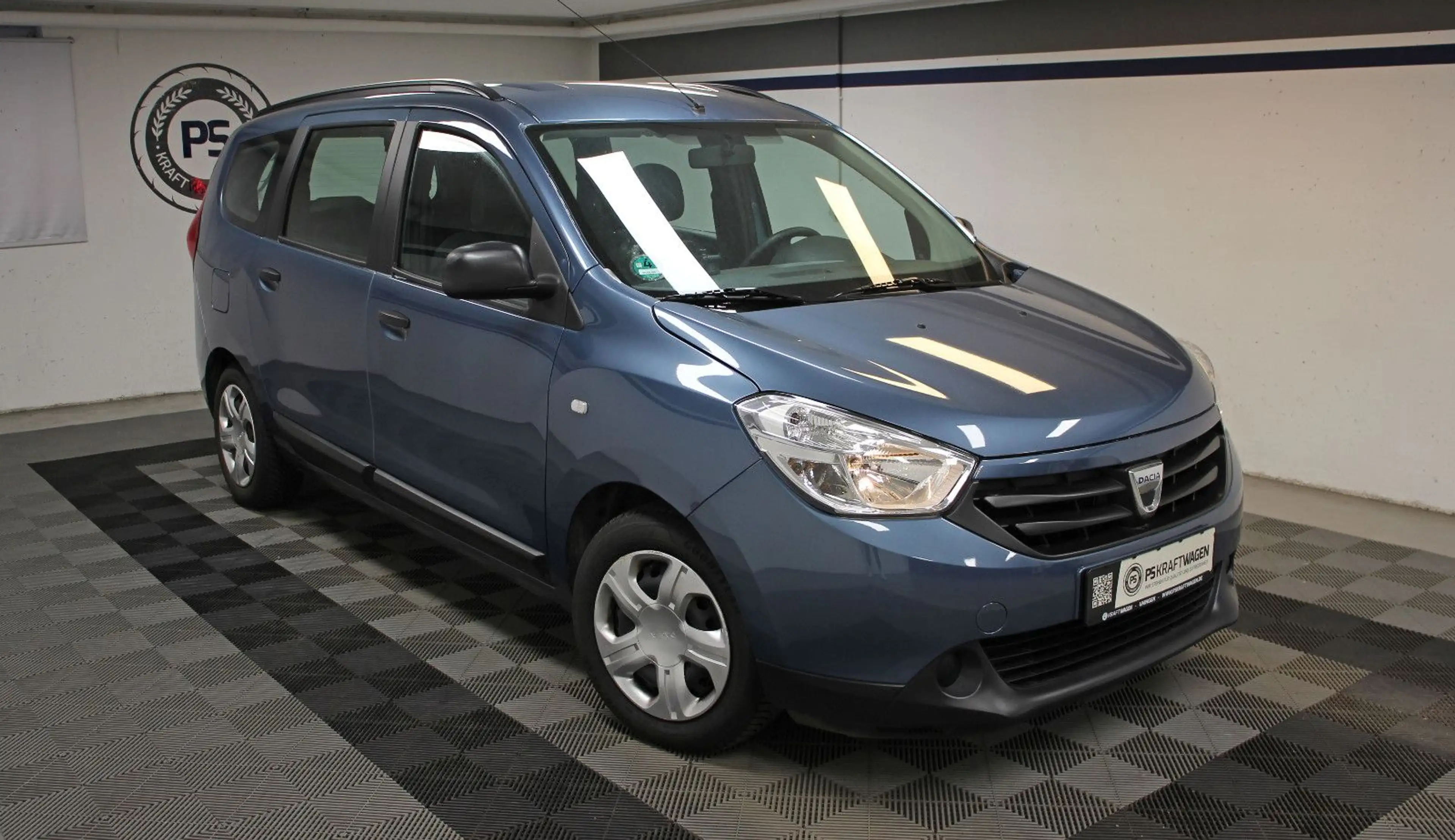 Dacia Lodgy 1.5 dCi TEMP USB TÜV NEU 1.HD 7-SITZER TOP — photo 2