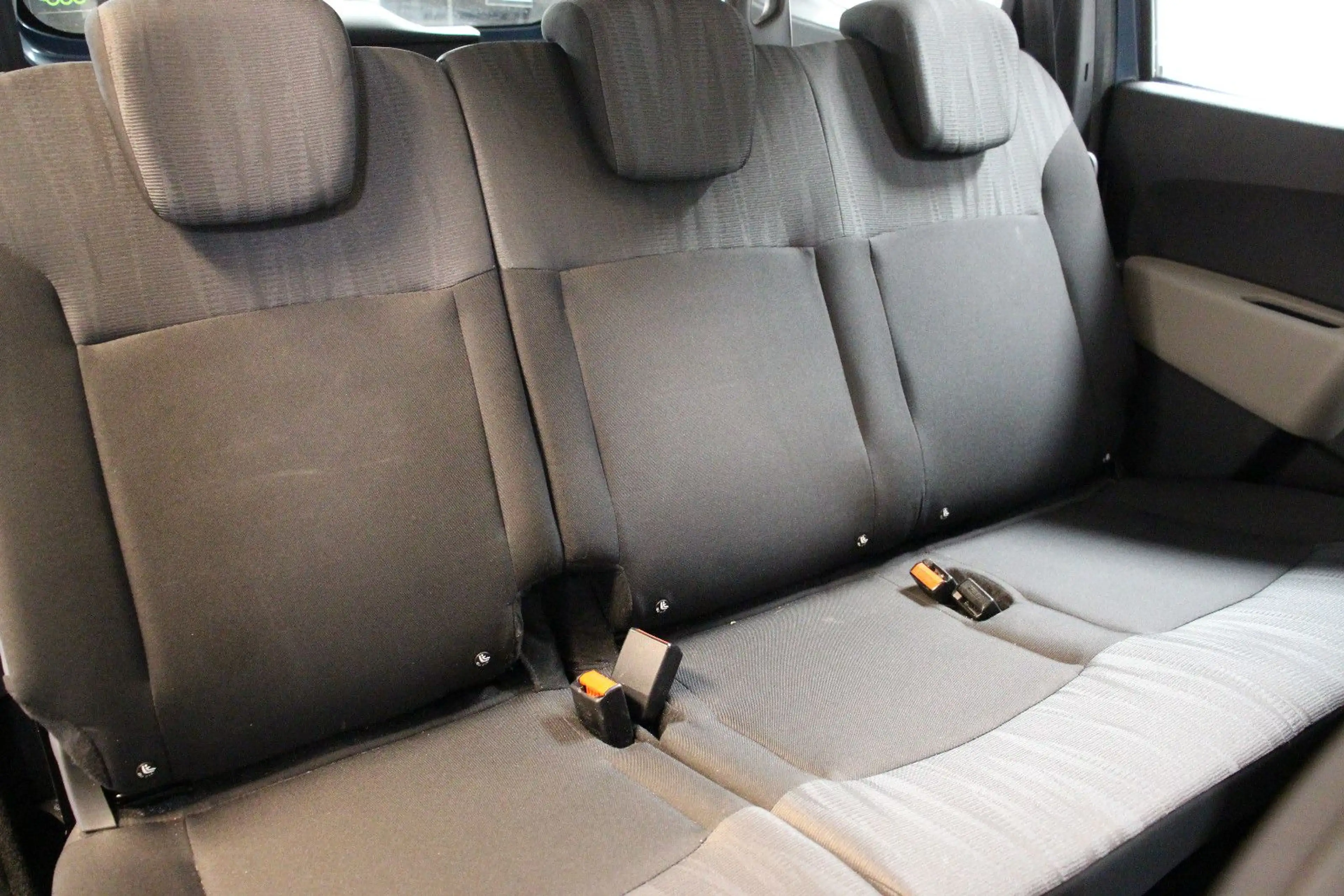 Dacia Lodgy 1.5 dCi TEMP USB TÜV NEU 1.HD 7-SITZER TOP — photo 15