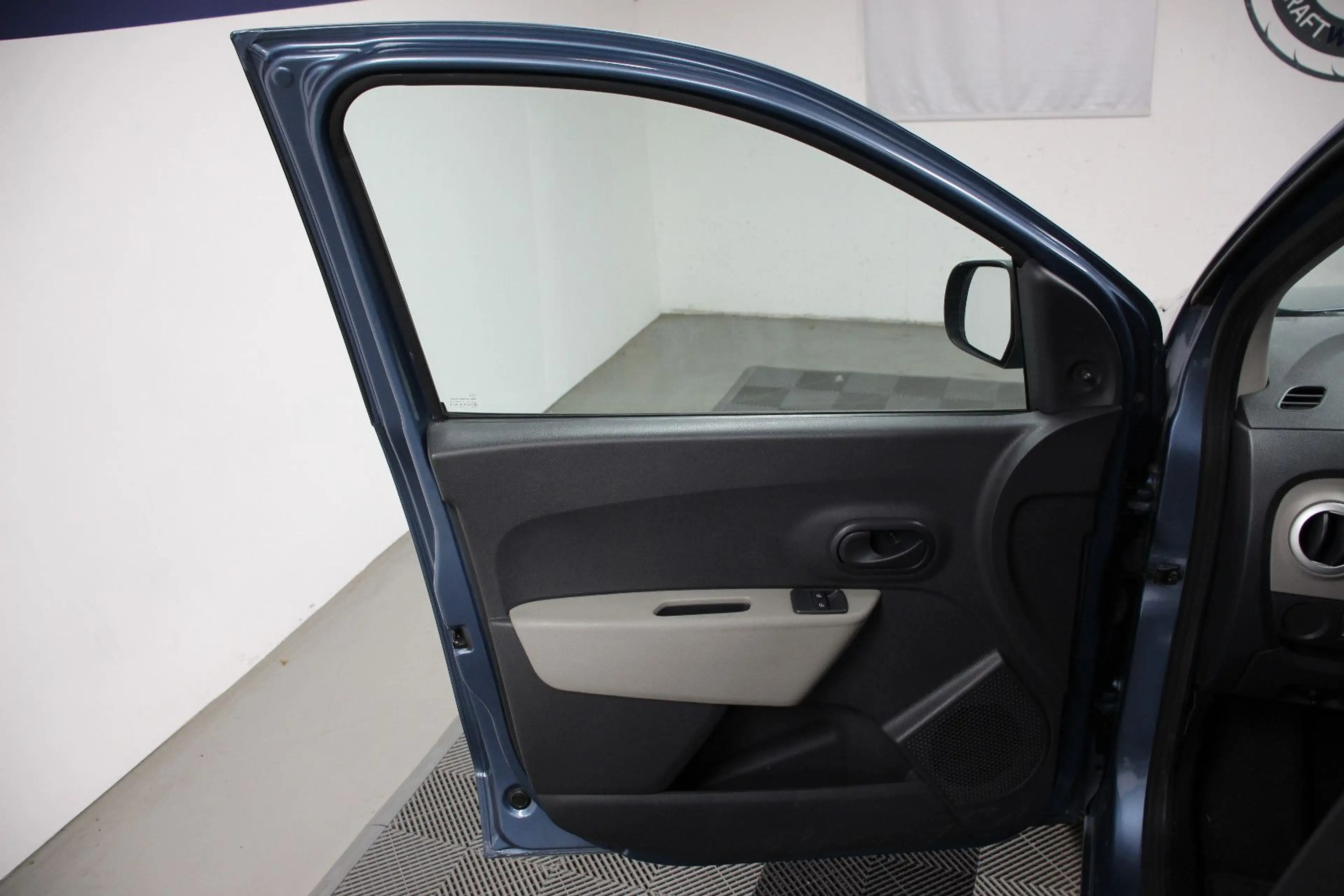 Dacia Lodgy 1.5 dCi TEMP USB TÜV NEU 1.HD 7-SITZER TOP — photo 7