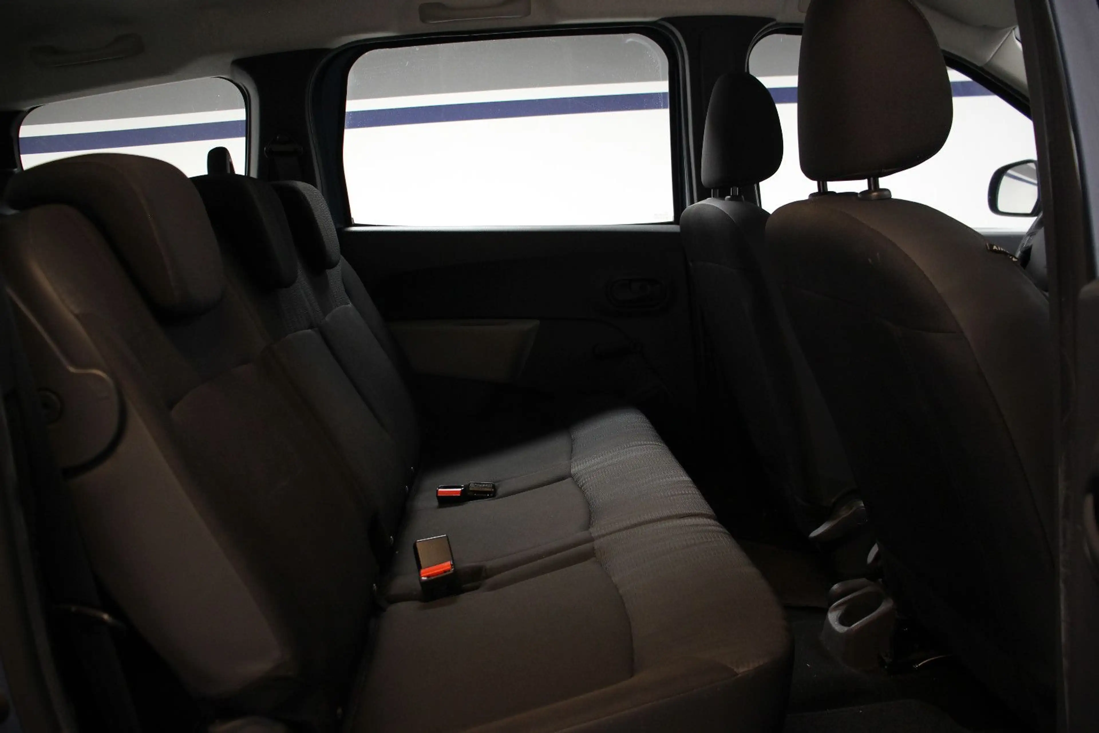 Dacia Lodgy 1.5 dCi TEMP USB TÜV NEU 1.HD 7-SITZER TOP — photo 14
