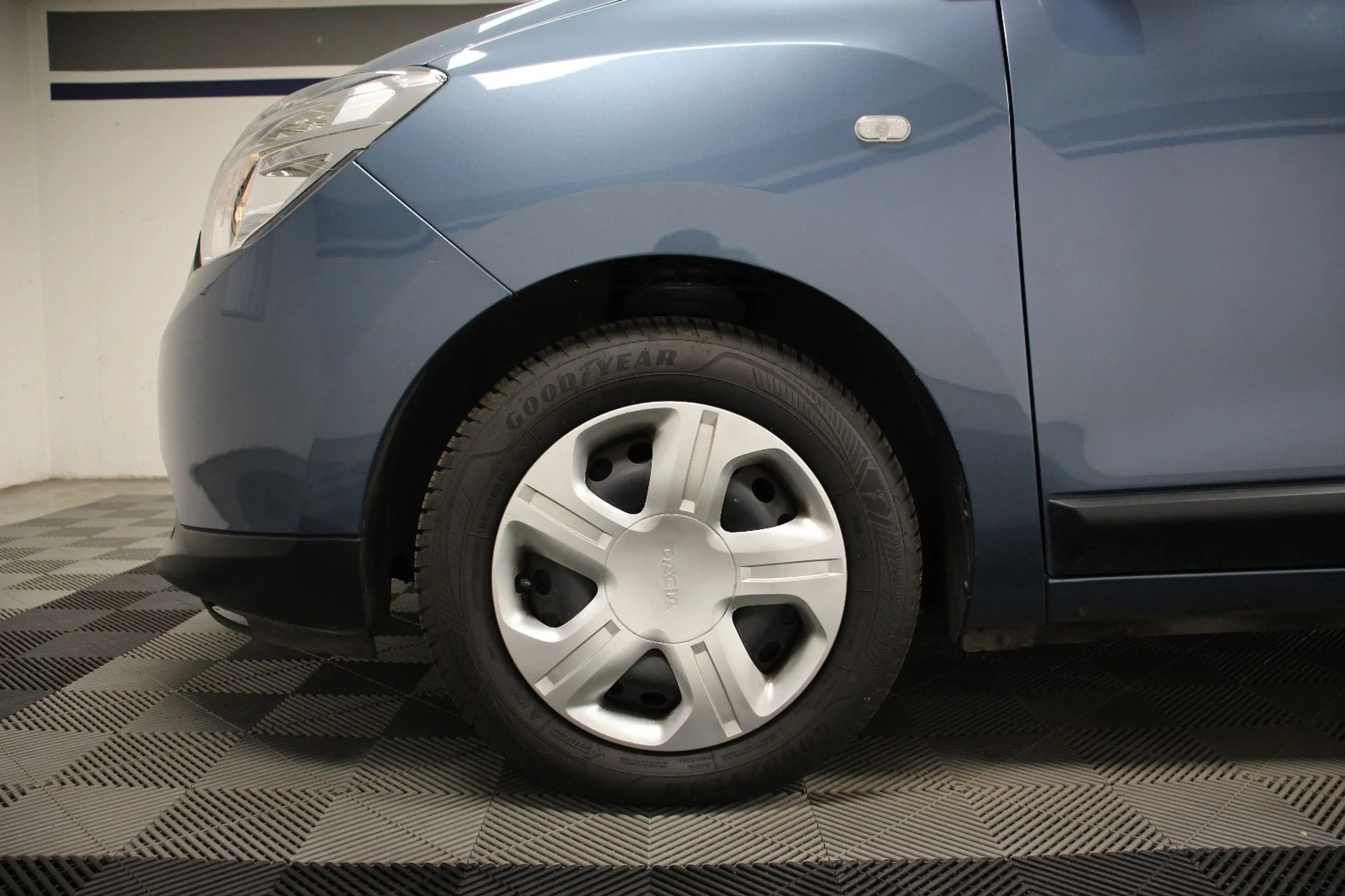 Dacia Lodgy 1.5 dCi TEMP USB TÜV NEU 1.HD 7-SITZER TOP — photo 5