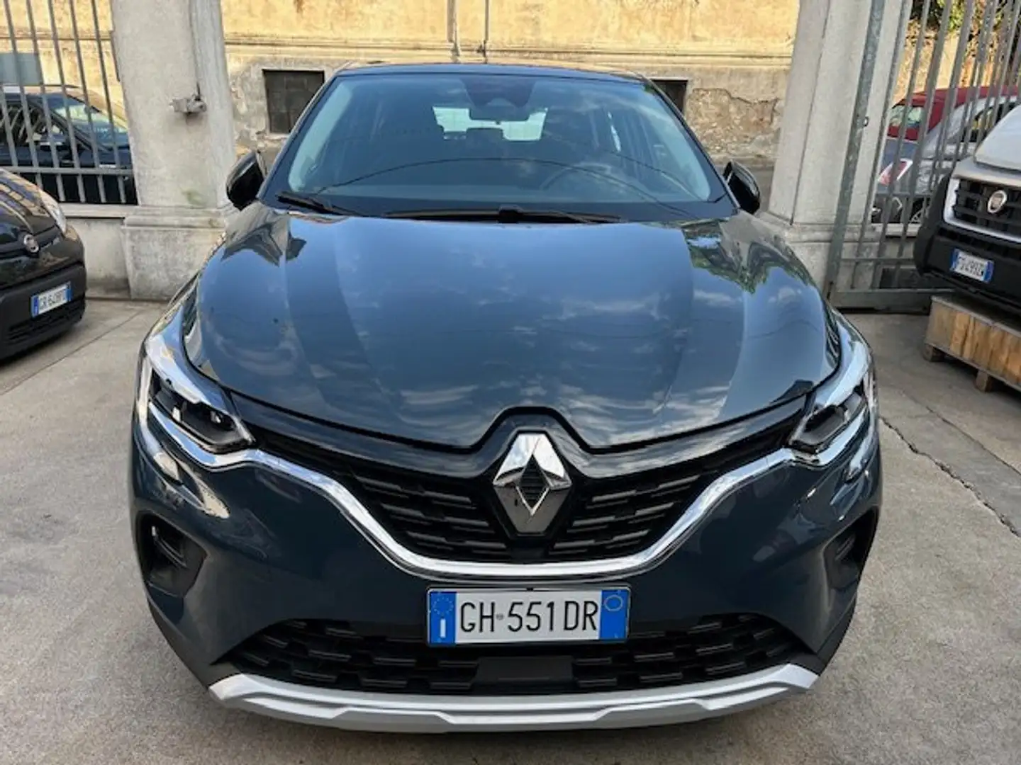 Renault Captur II  1.0 tce  Gpl 100cv my21 SOLO 52800 KM LED Grijs - 2