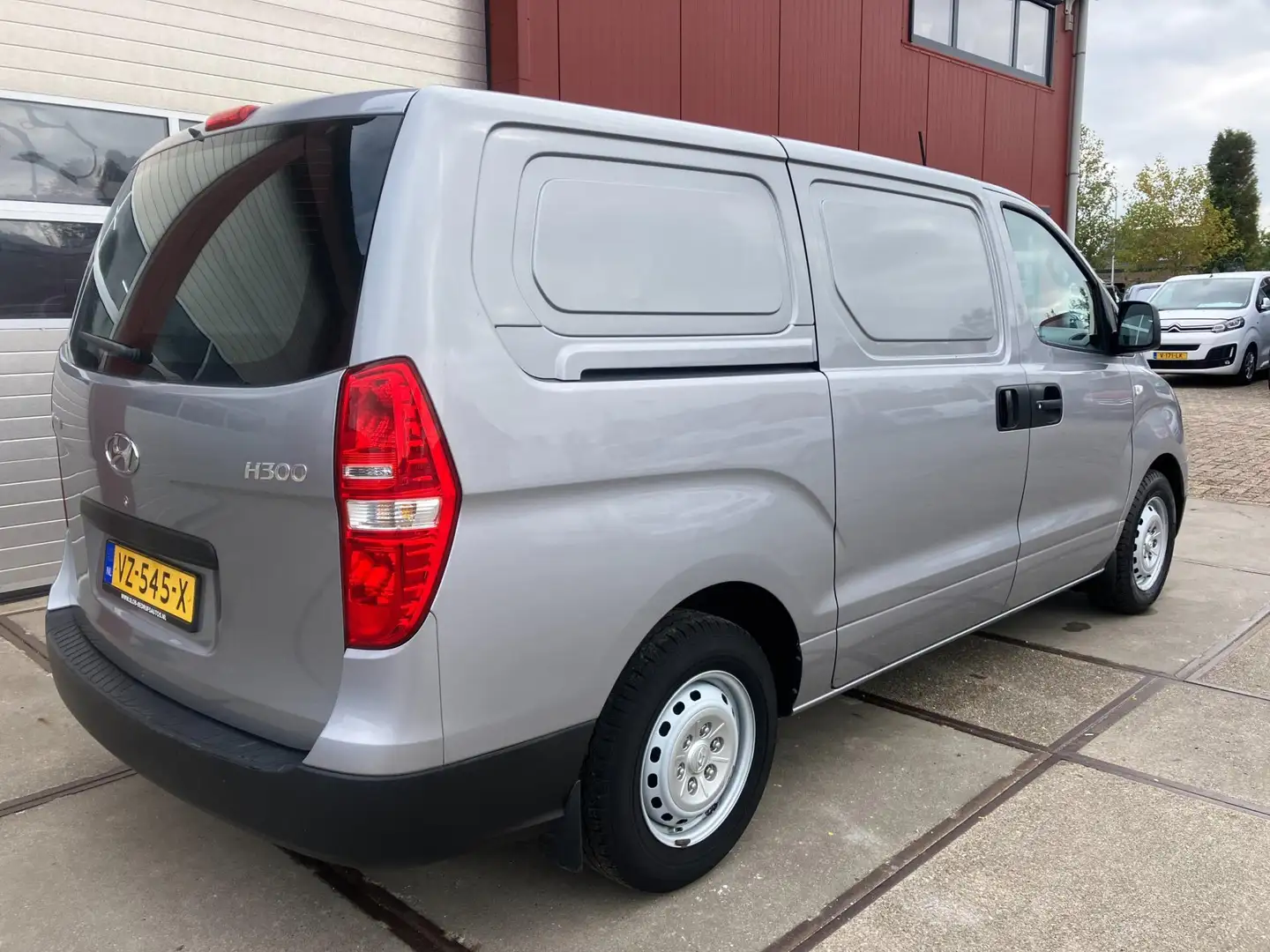 Hyundai H 300 2.5 CRDi Dynamic Gris - 2