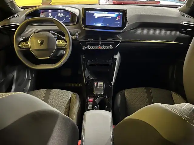 Peugeot 2008 view 4