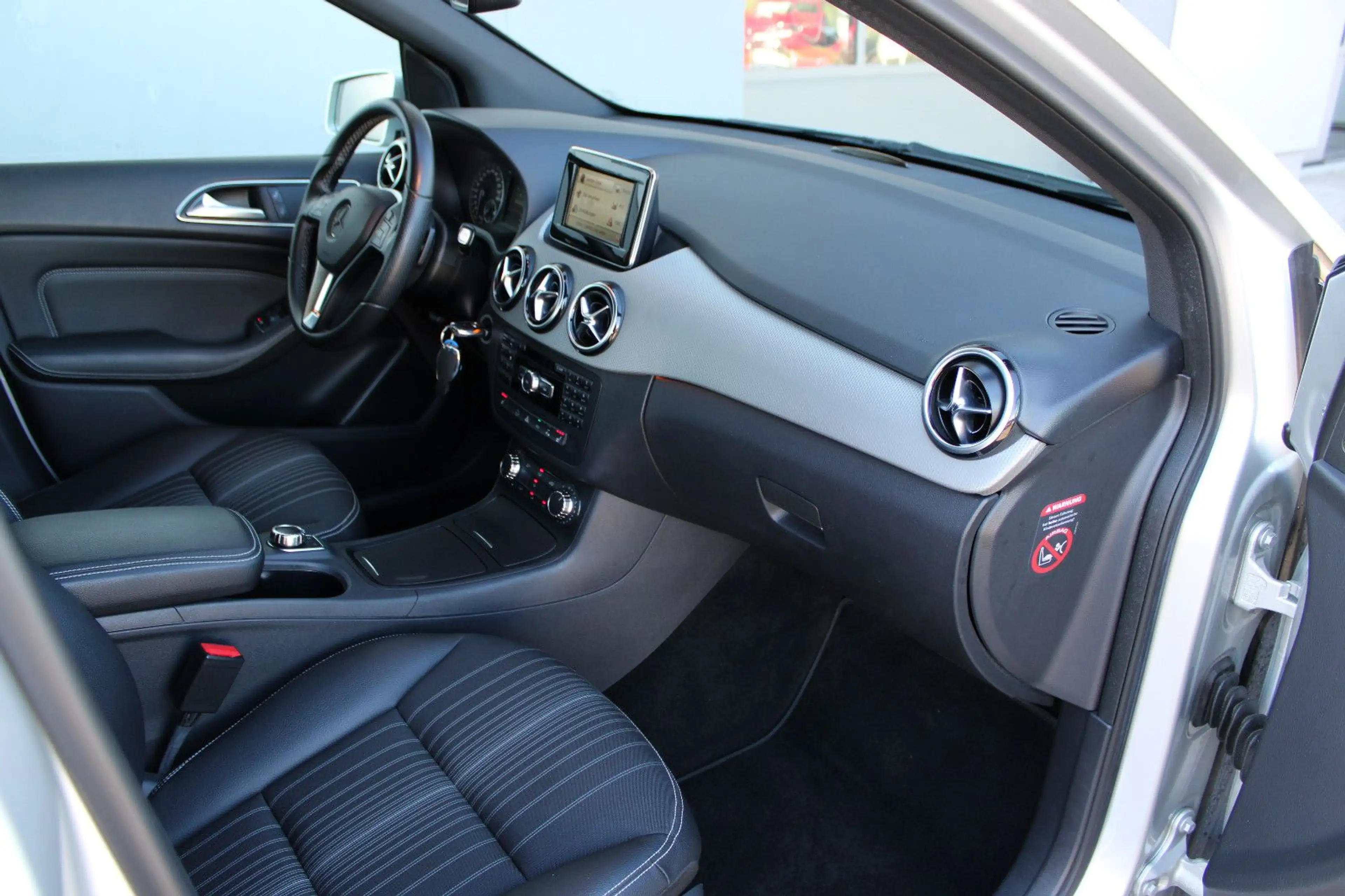 Mercedes-Benz B 200 !AUTOMATIK!NAVI;LEDER;PARKS;V&H,SITZH; — photo 12