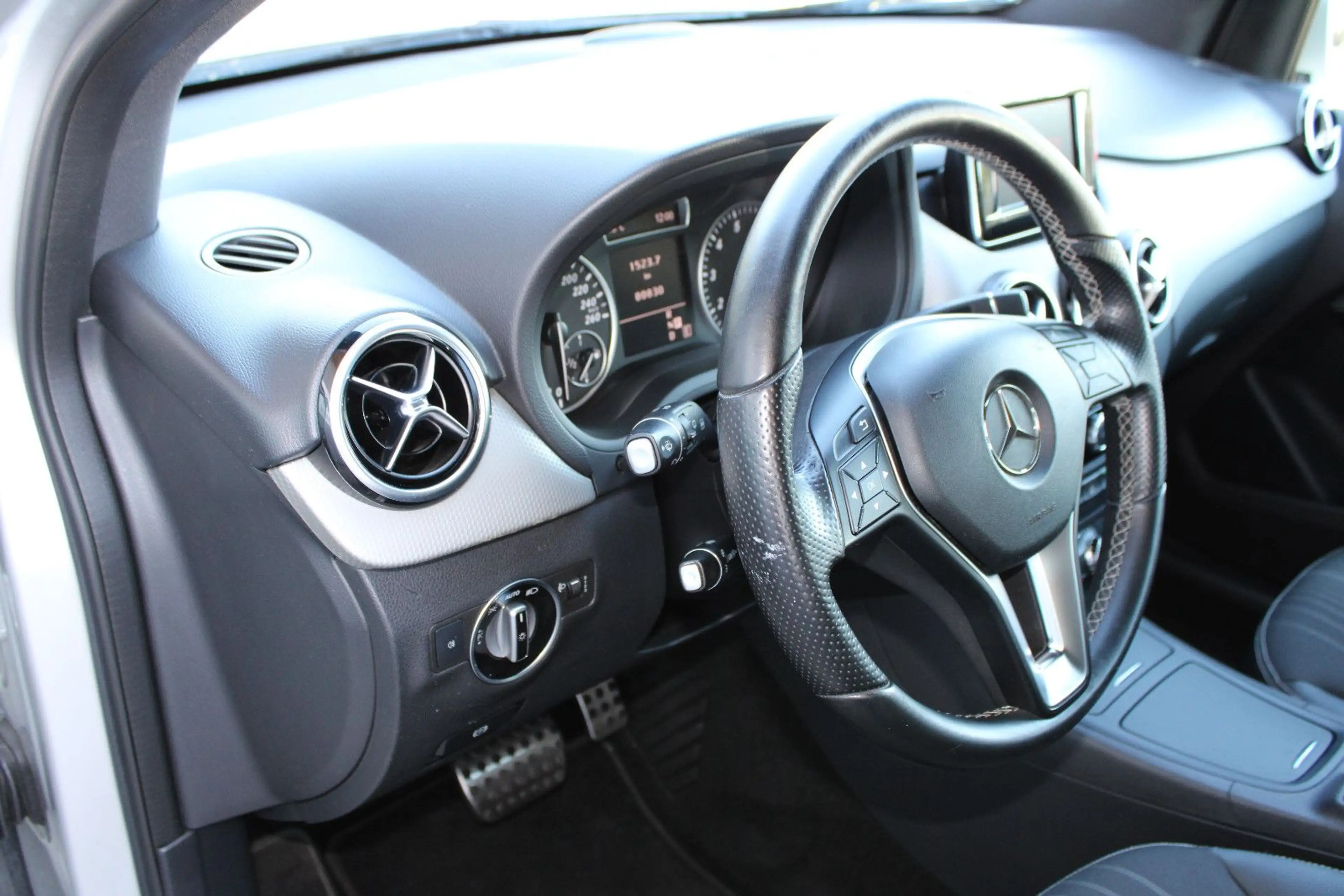 Mercedes-Benz B 200 !AUTOMATIK!NAVI;LEDER;PARKS;V&H,SITZH; — photo 8