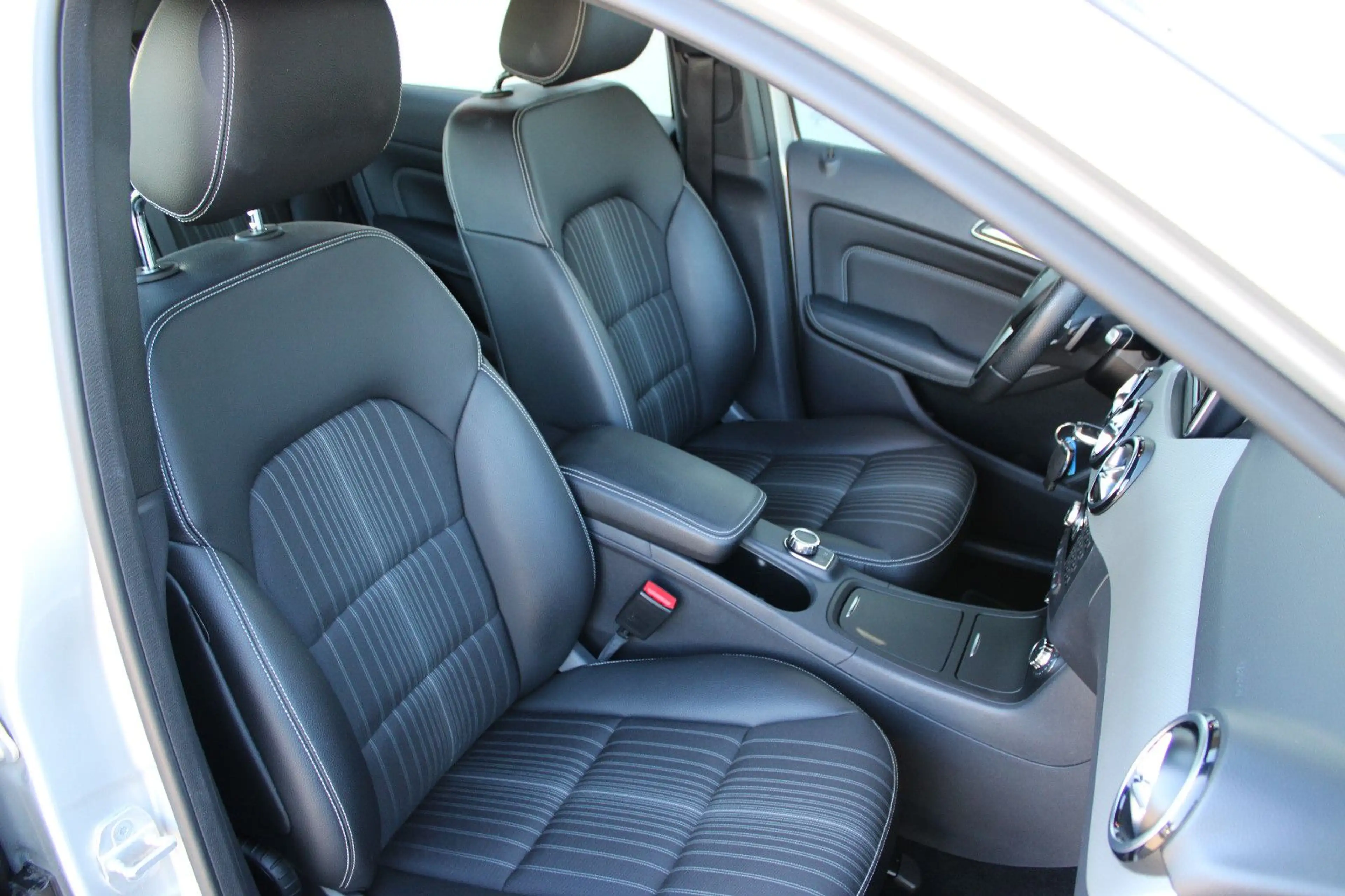 Mercedes-Benz B 200 !AUTOMATIK!NAVI;LEDER;PARKS;V&H,SITZH; — photo 13