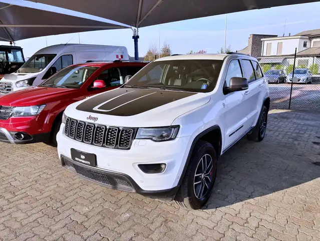 Jeep Grand Cherokee en vente chez une concession Italie