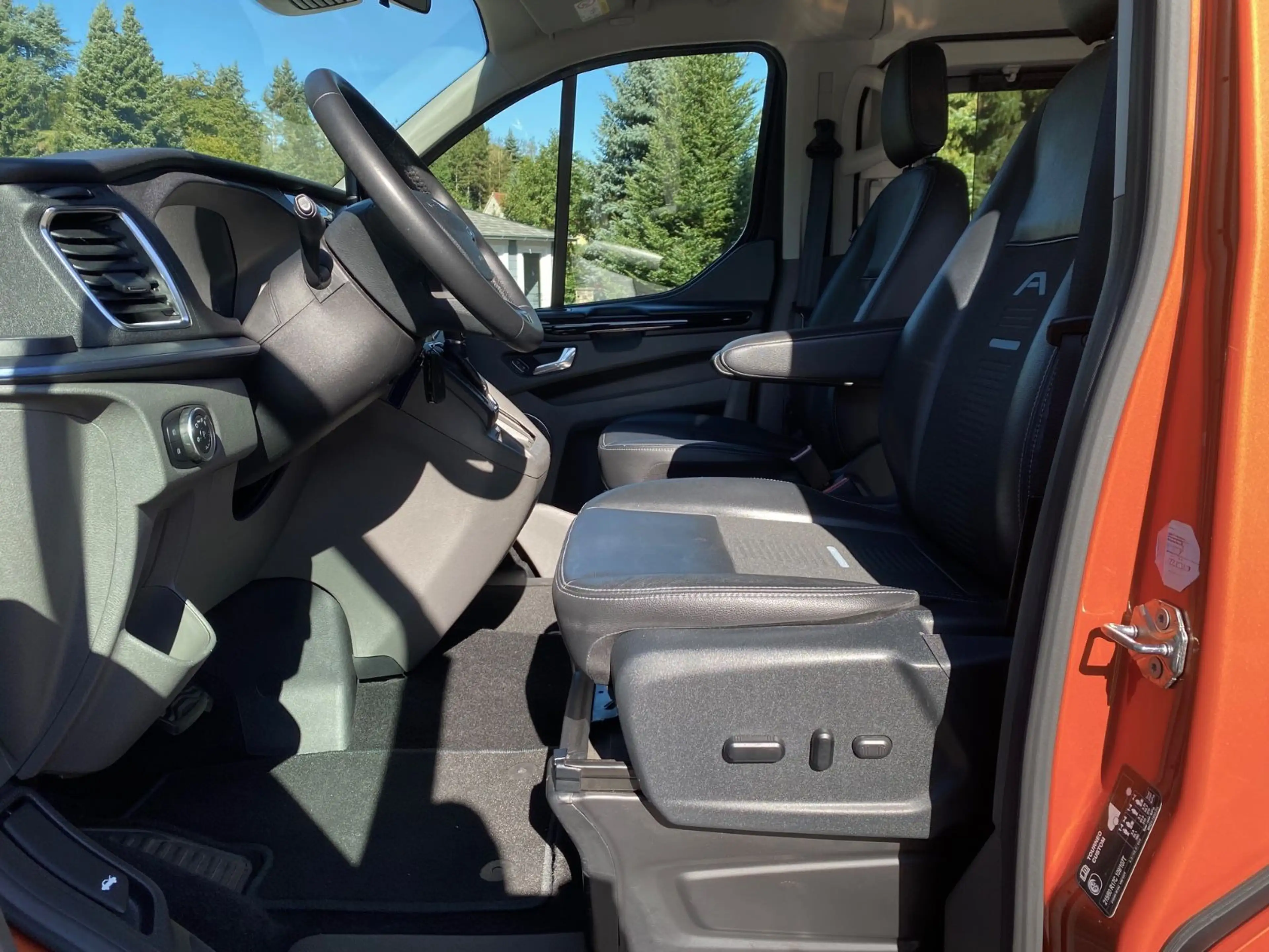 Ford Tourneo Custom Active L1 8-fach bereift — photo 9