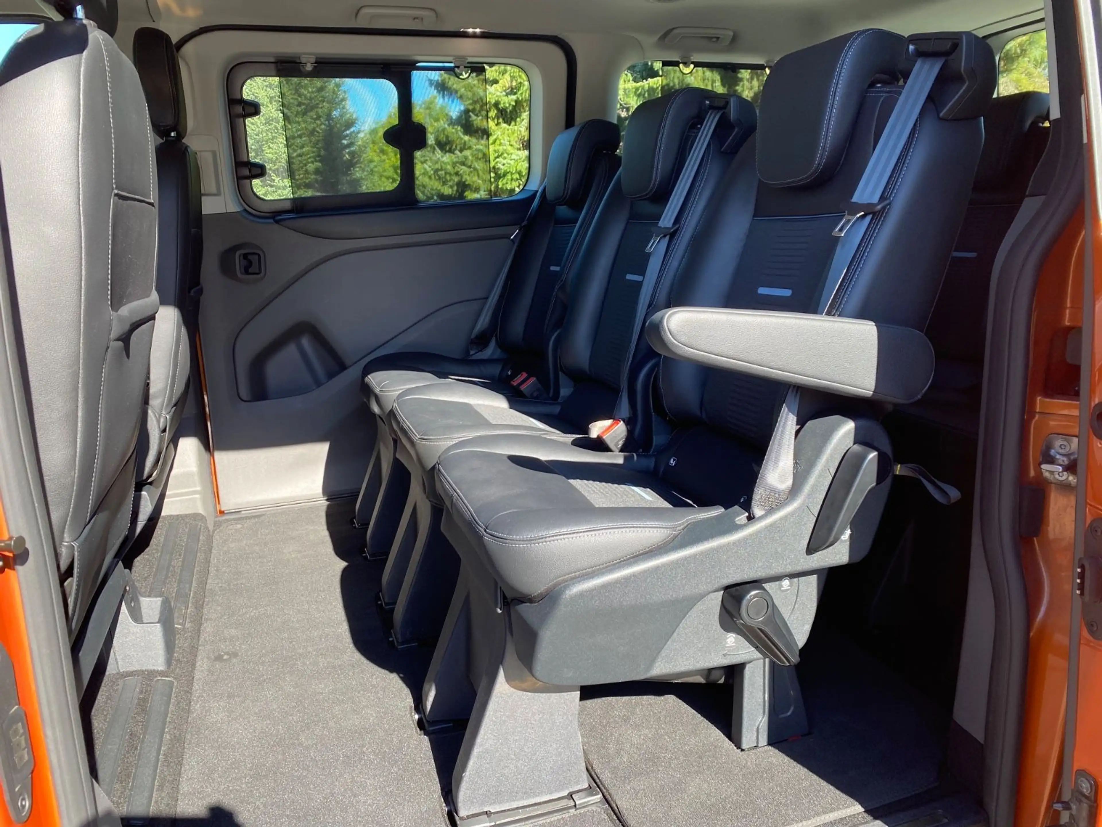 Ford Tourneo Custom Active L1 8-fach bereift — photo 8