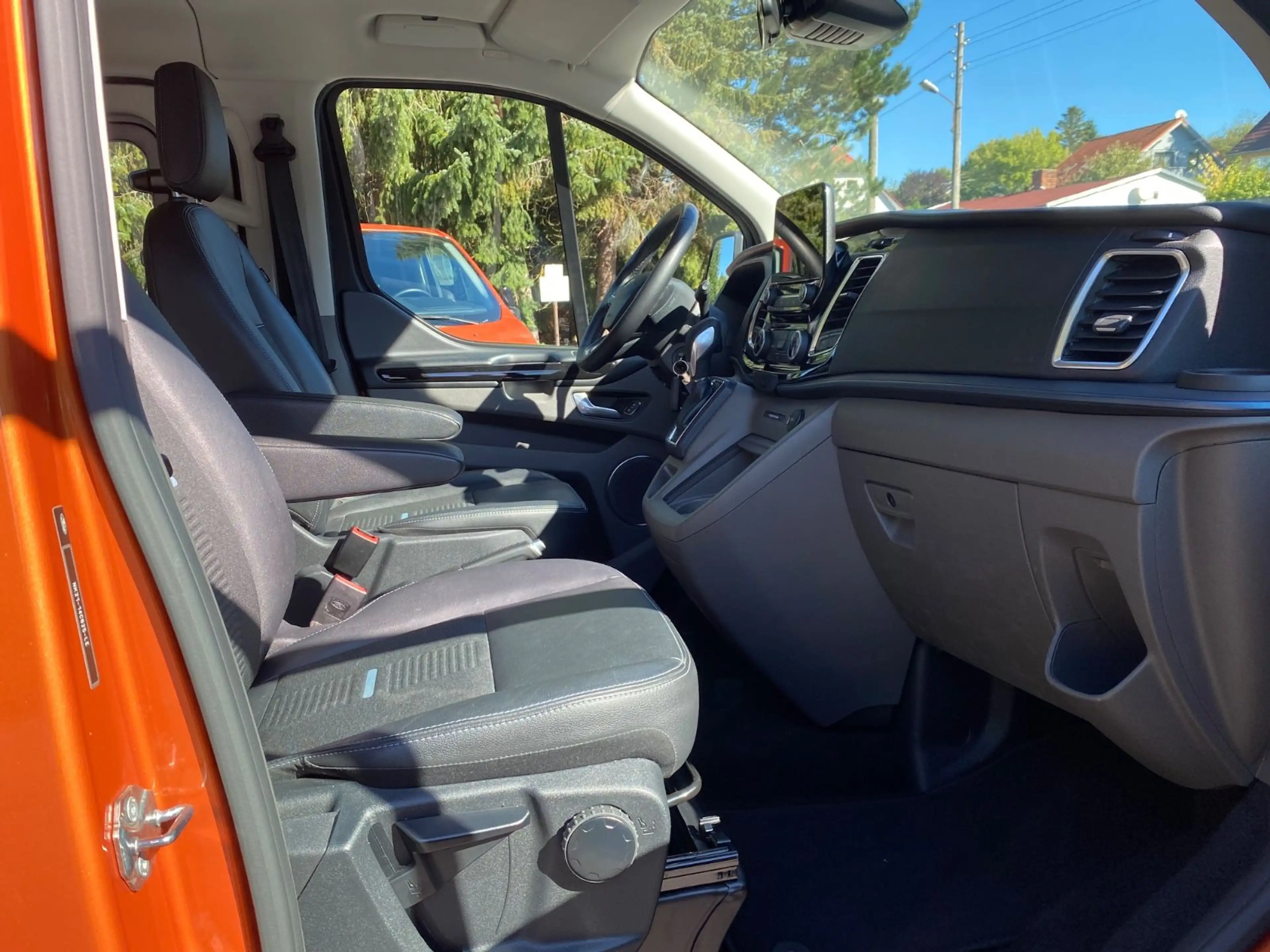 Ford Tourneo Custom Active L1 8-fach bereift — photo 15