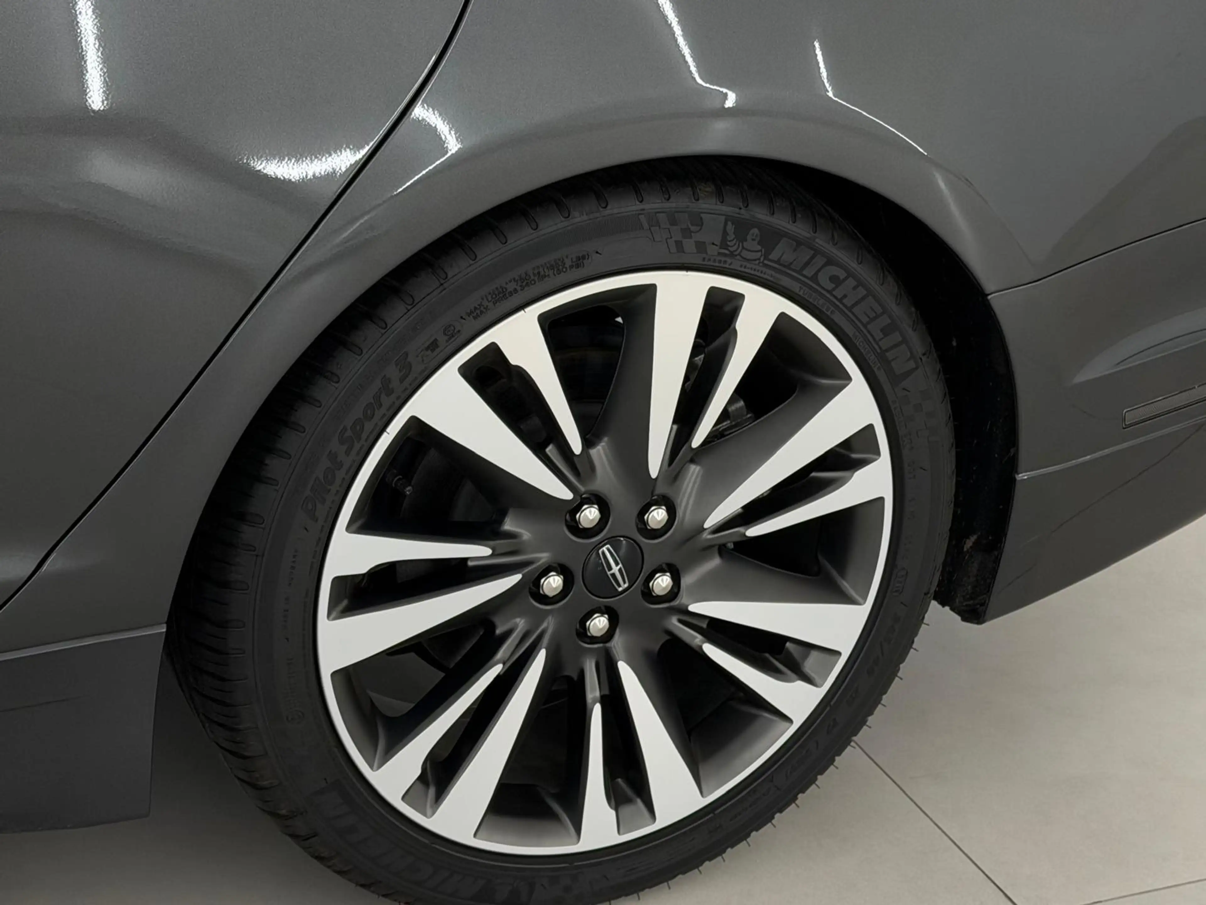 Lincoln MKZ 2.0L HEV Reserve ACC / PANO / Carplay — photo 12
