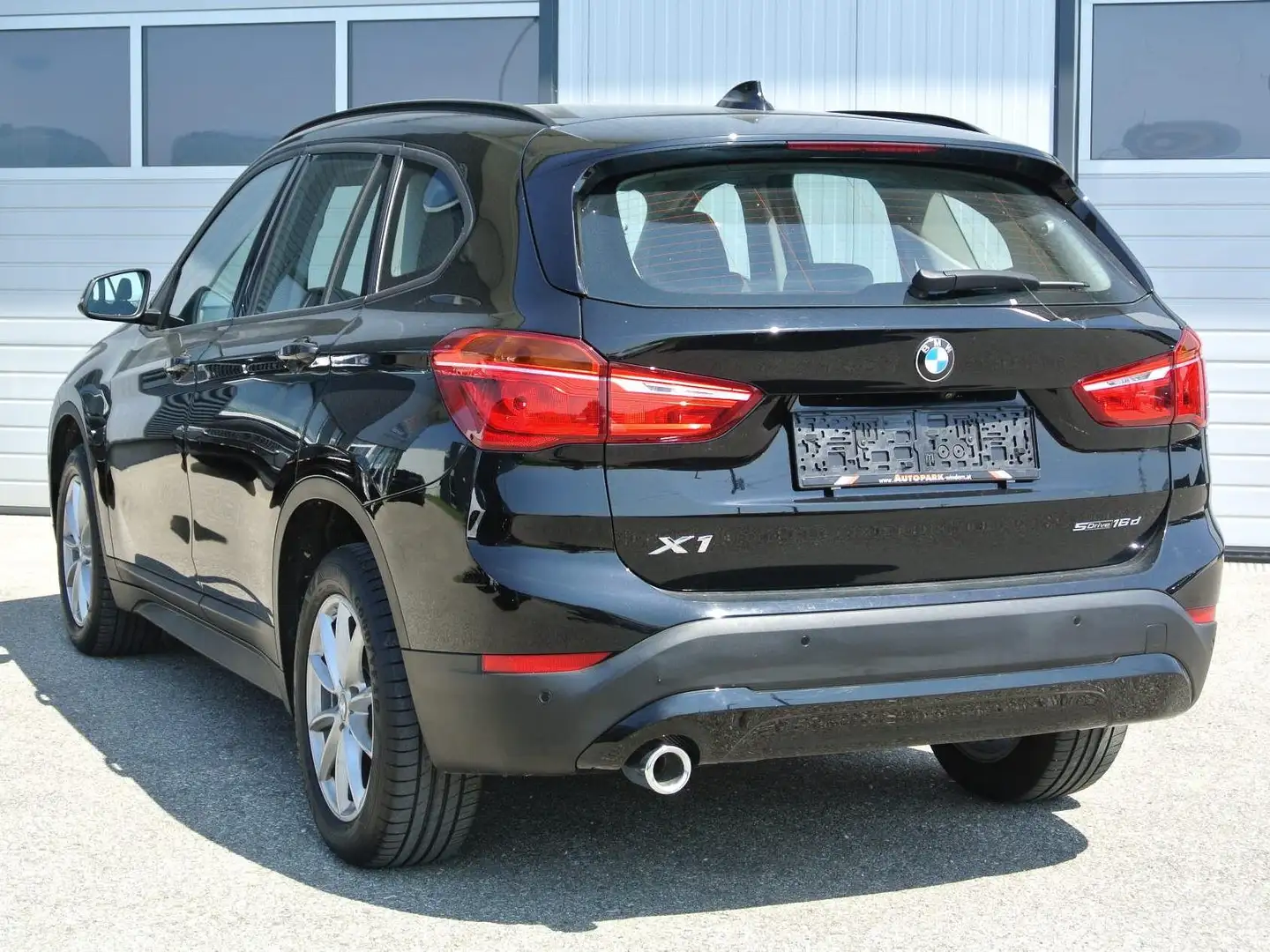 BMW X1 sDrive16d ** Head-up ** NAVI * KAMERA * Schwarz - 2