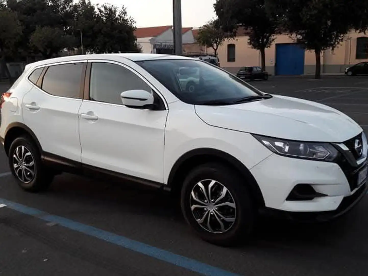 Nissan Qashqai Qashqai 1.2 dig-t Visia 115cv xtronic Bianco - 1