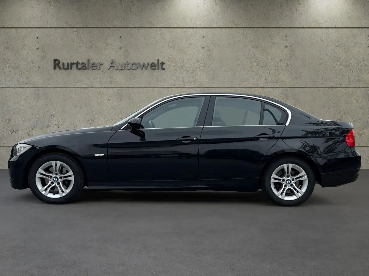 BMW 325 Baureihe 3 Lim. 325i *AUTOMA*KLIMA*PDC*TEMP* Noir - 2
