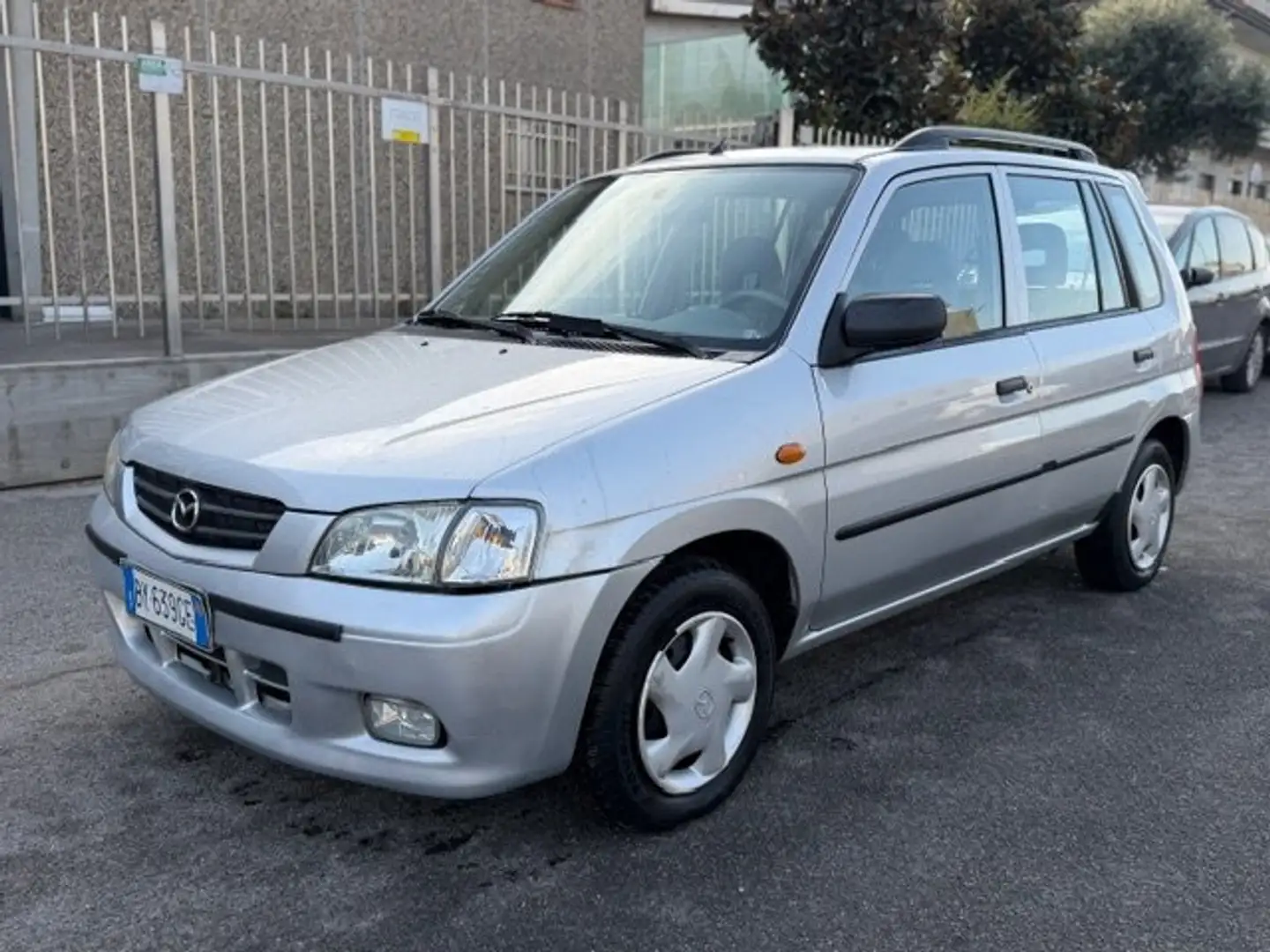 Mazda Demio Demio 1.5 16v Silber - 1