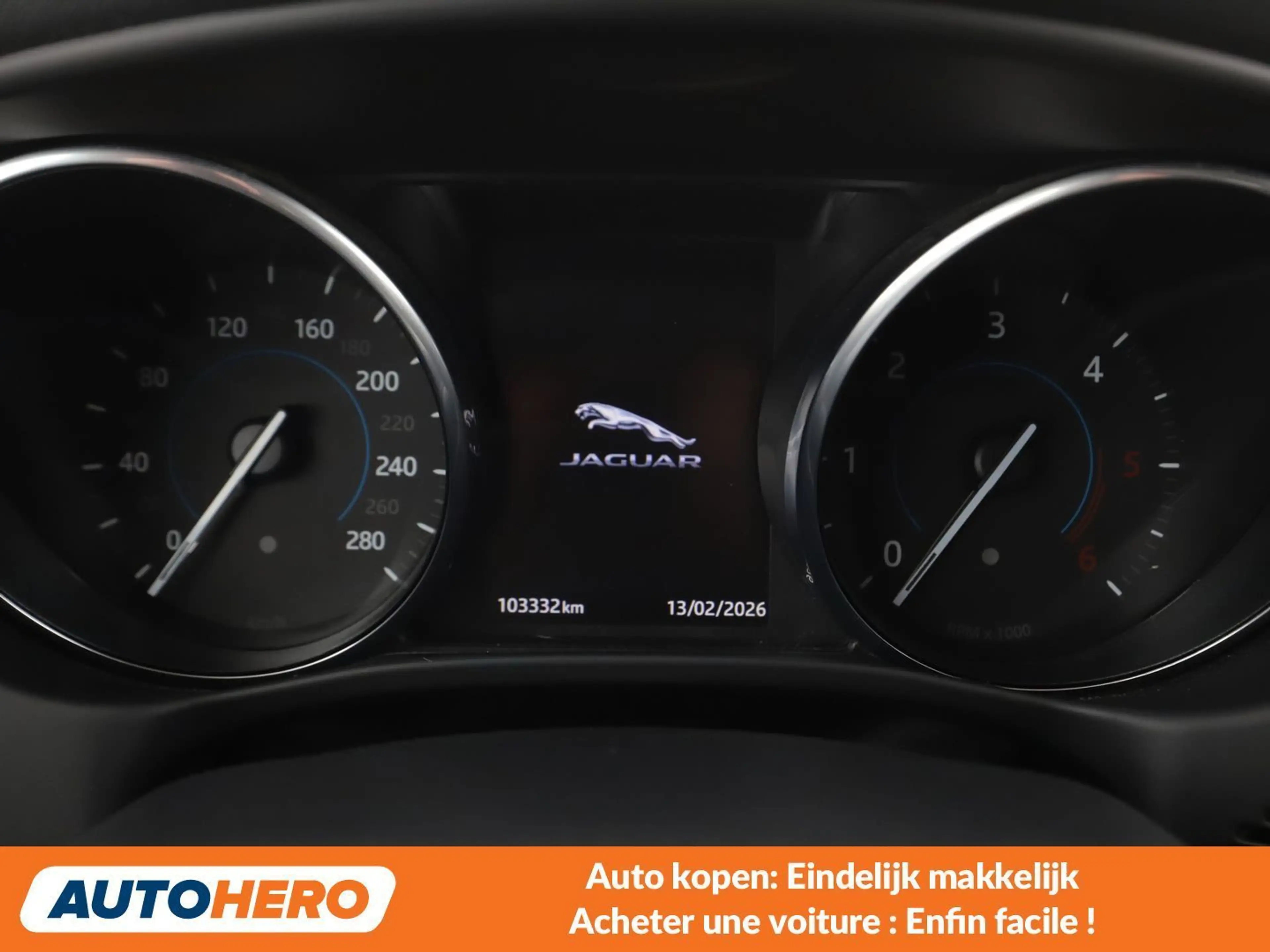 Jaguar XE 20d Prestige — photo 6