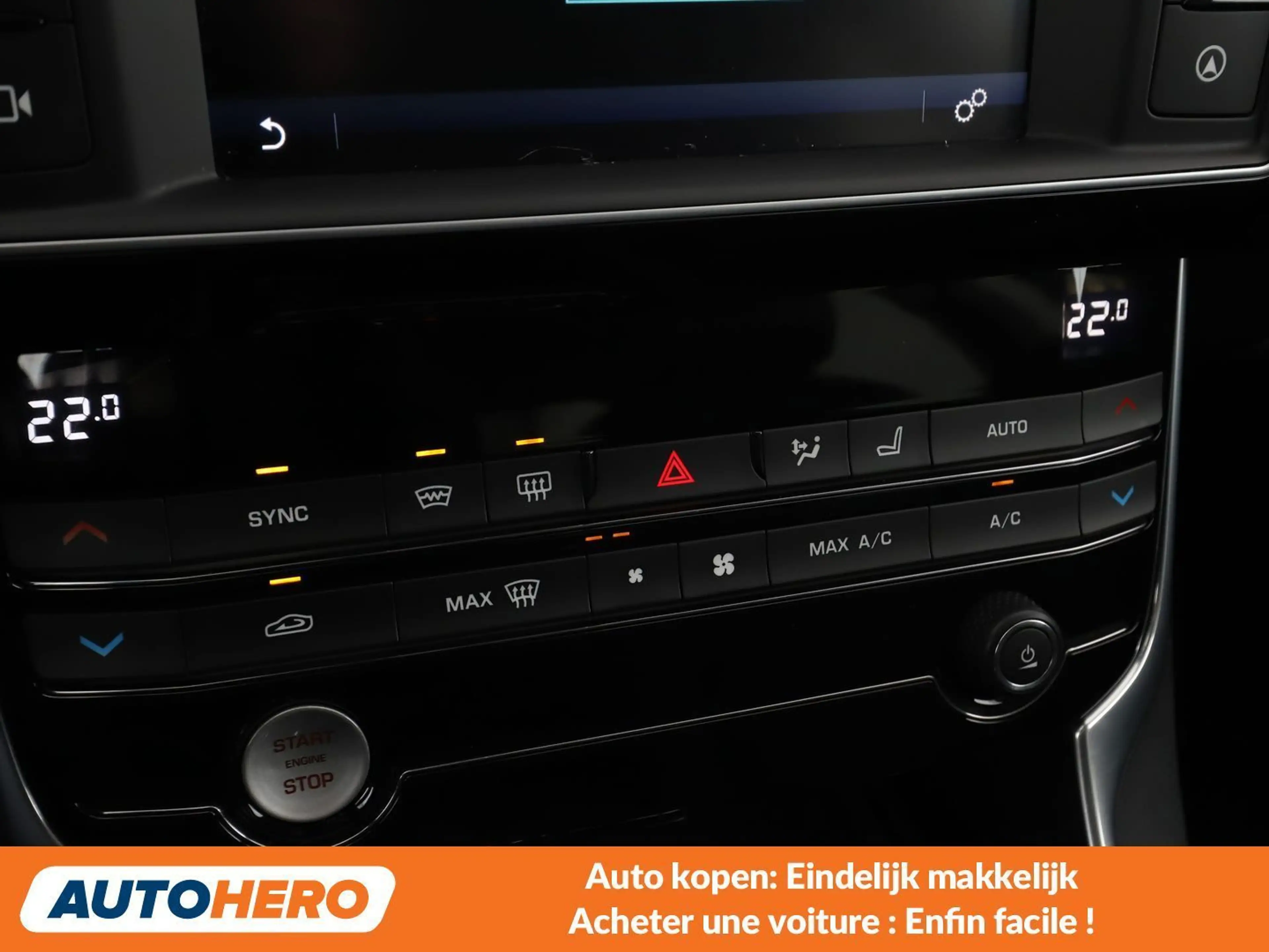 Jaguar XE 20d Prestige — photo 13