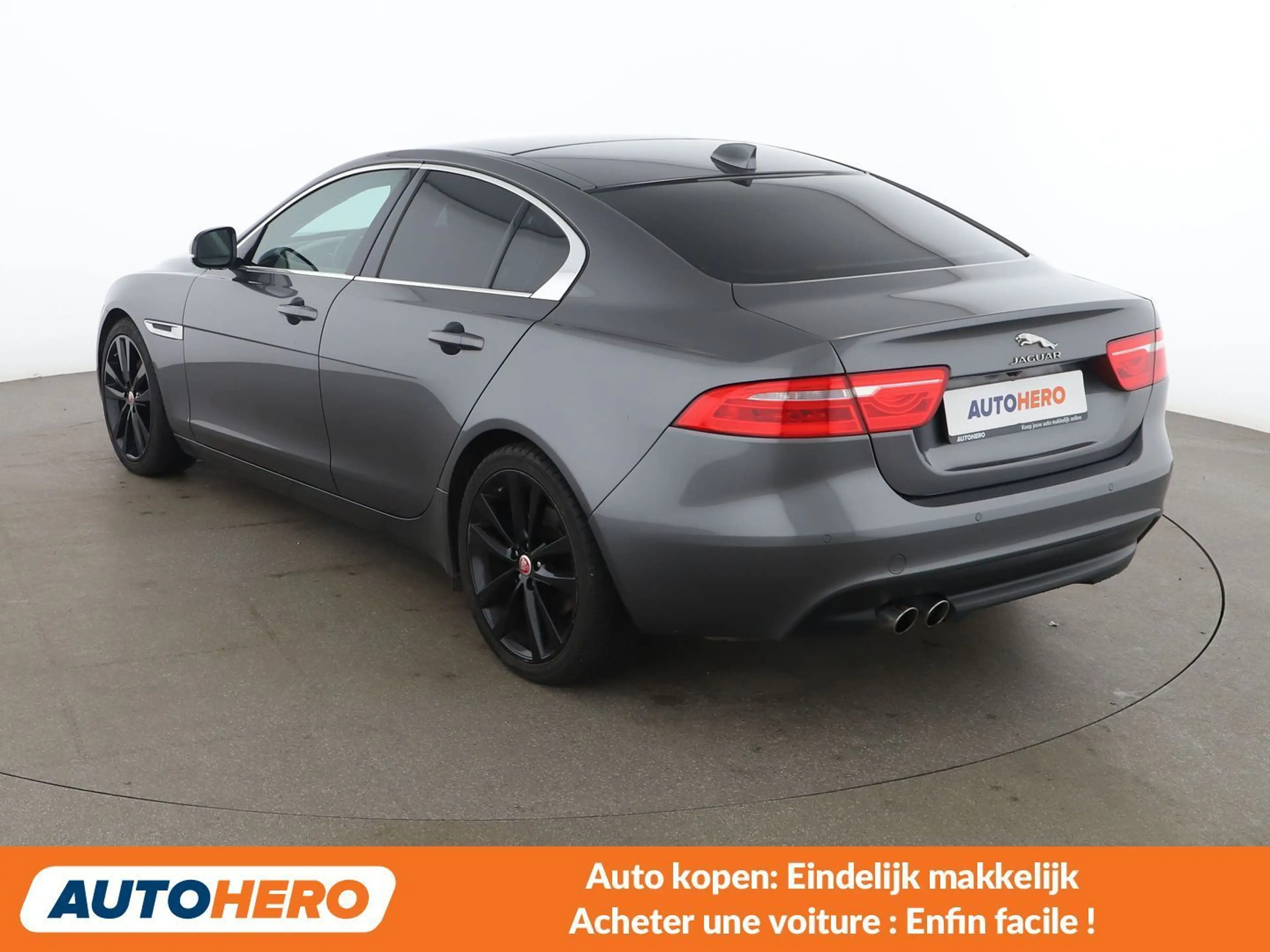 Jaguar XE 20d Prestige — photo 4