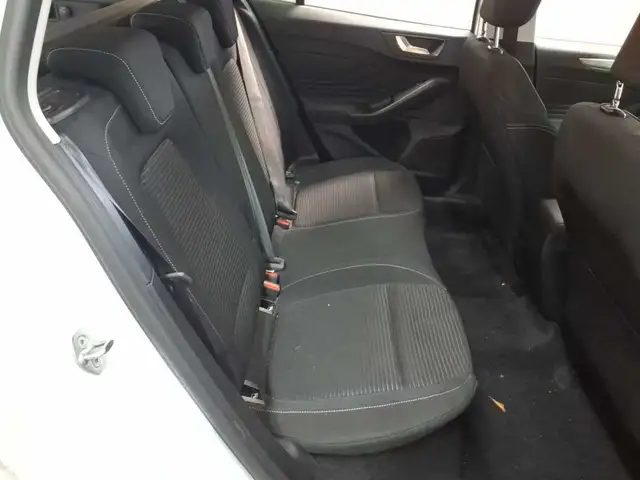 Ford Focus view 14