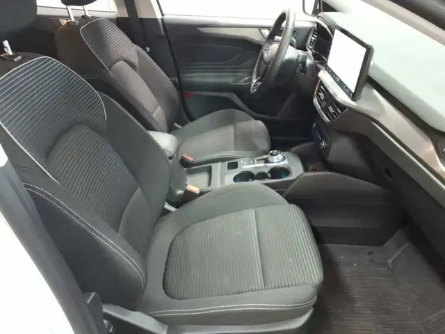 Ford Focus view 8