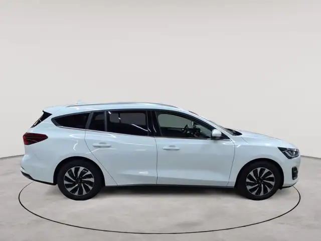 Ford Focus view 3
