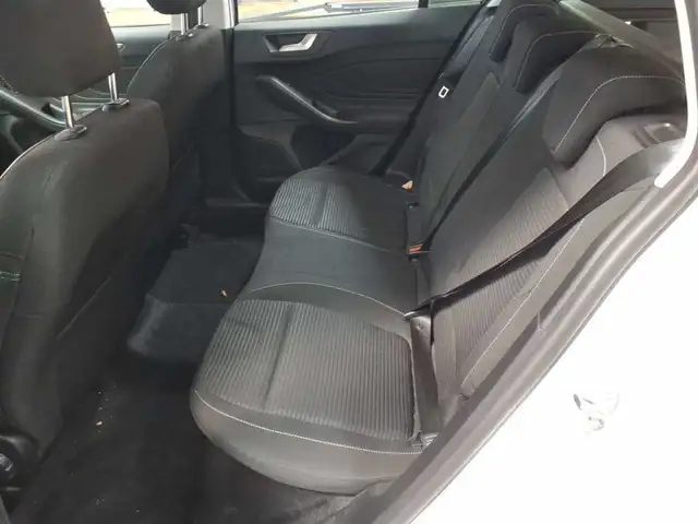 Ford Focus view 13