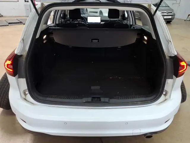 Ford Focus view 15