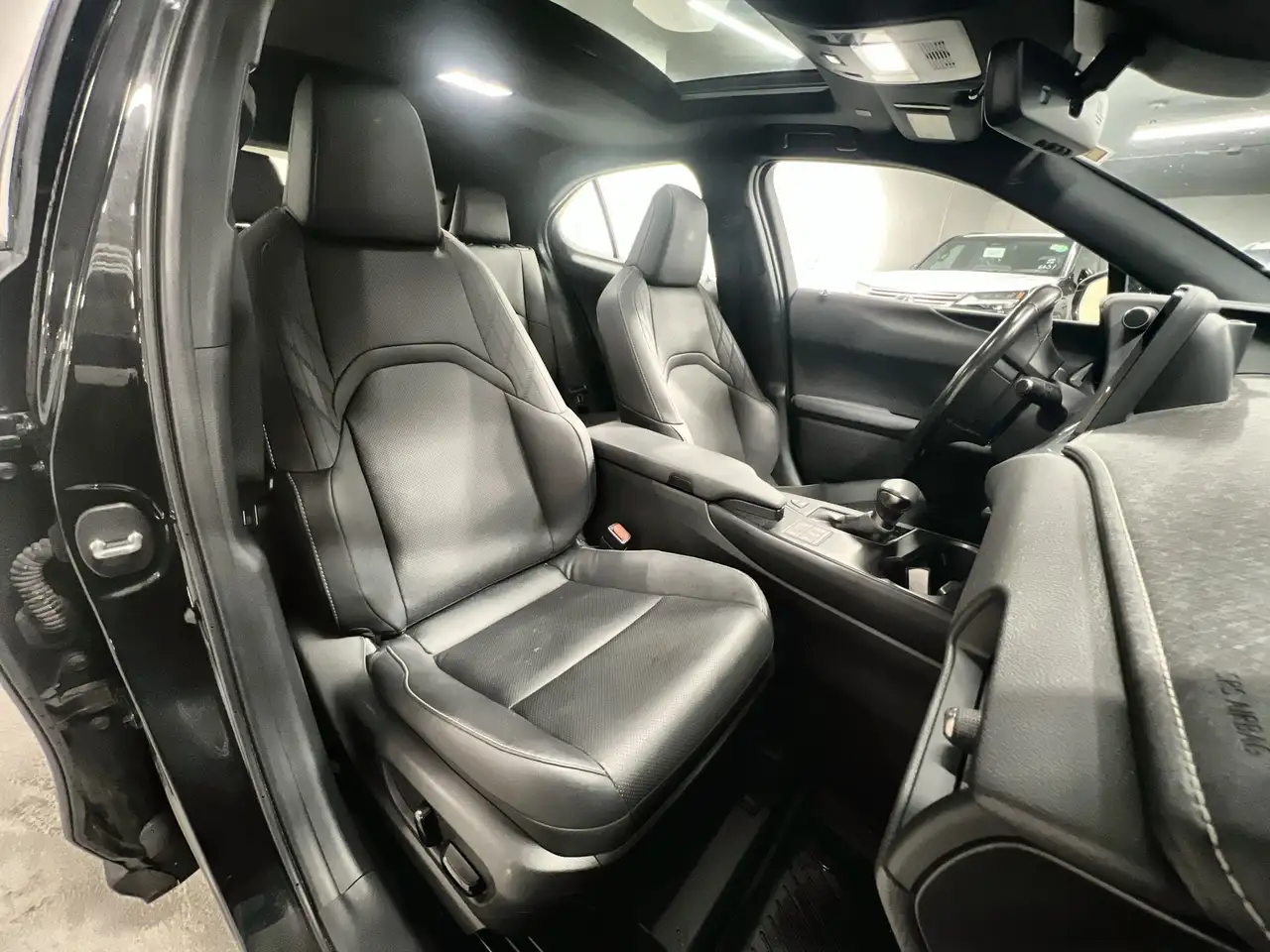 Lexus UX снимка Lexus UX