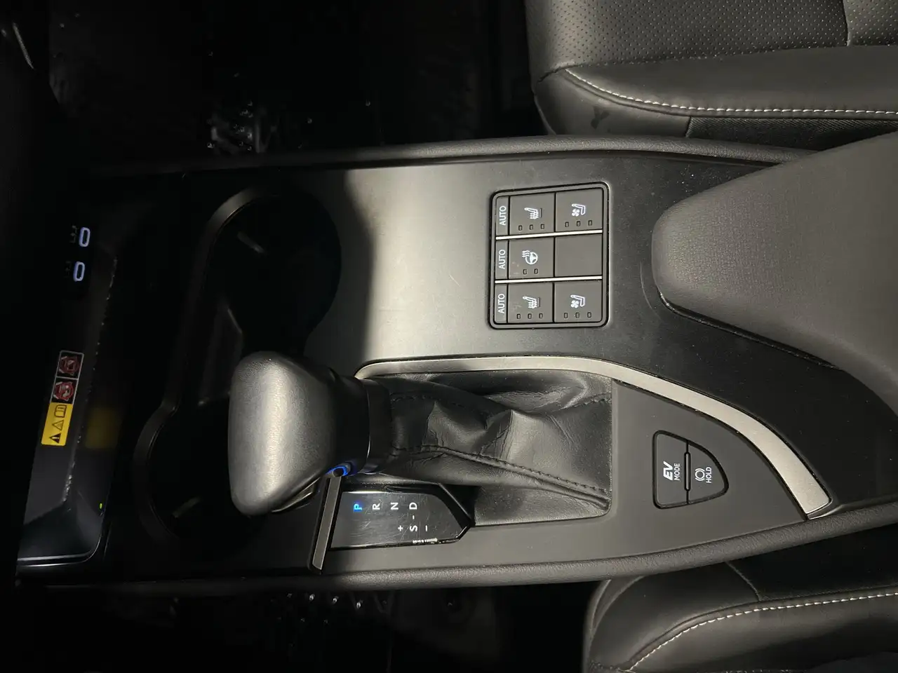 Lexus UX снимка Lexus UX