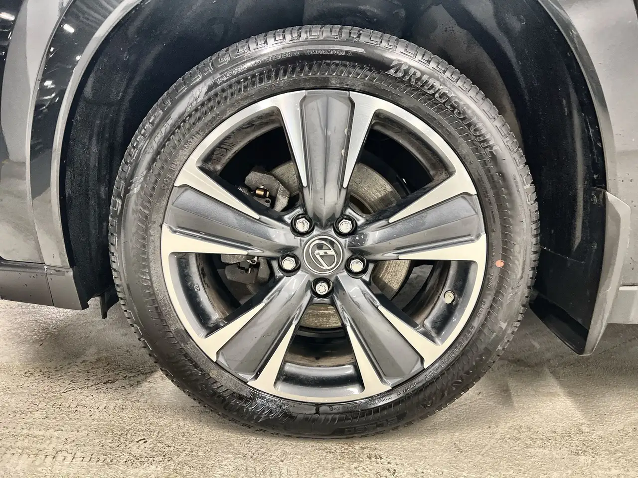 Lexus UX снимка Lexus UX