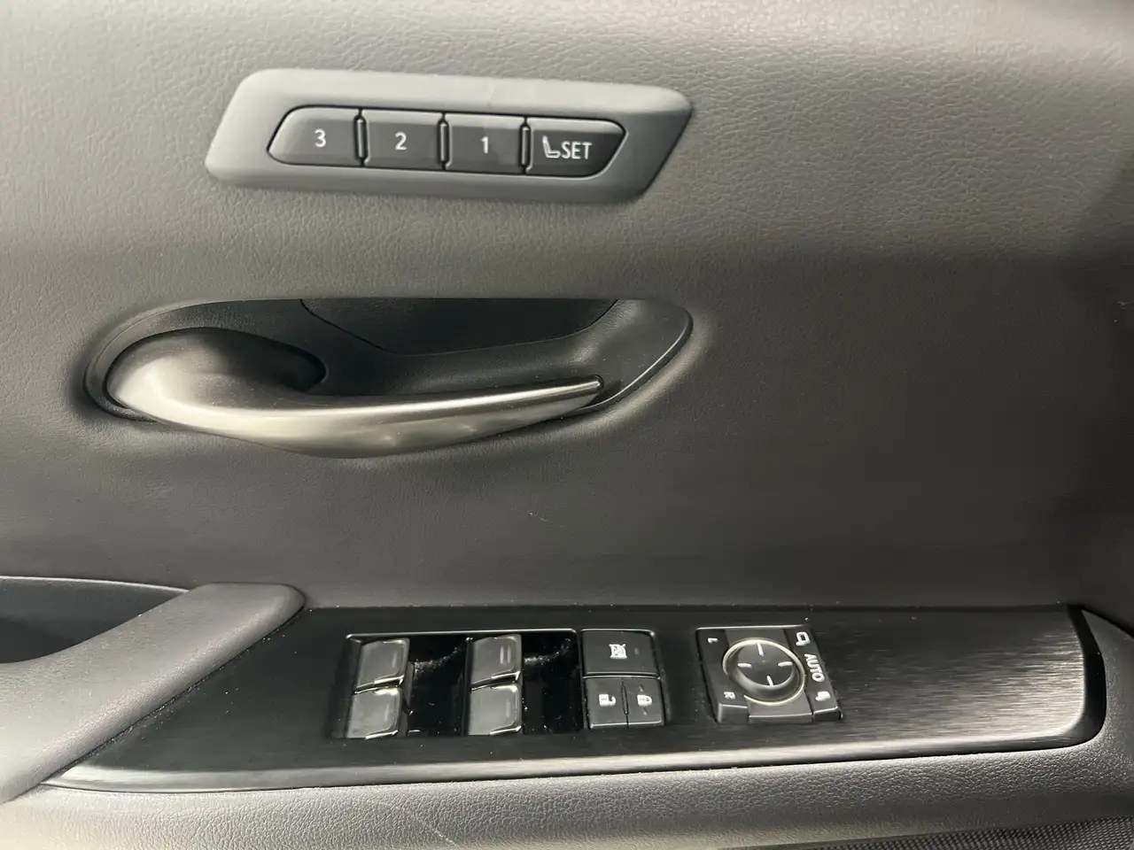 Lexus UX снимка Lexus UX