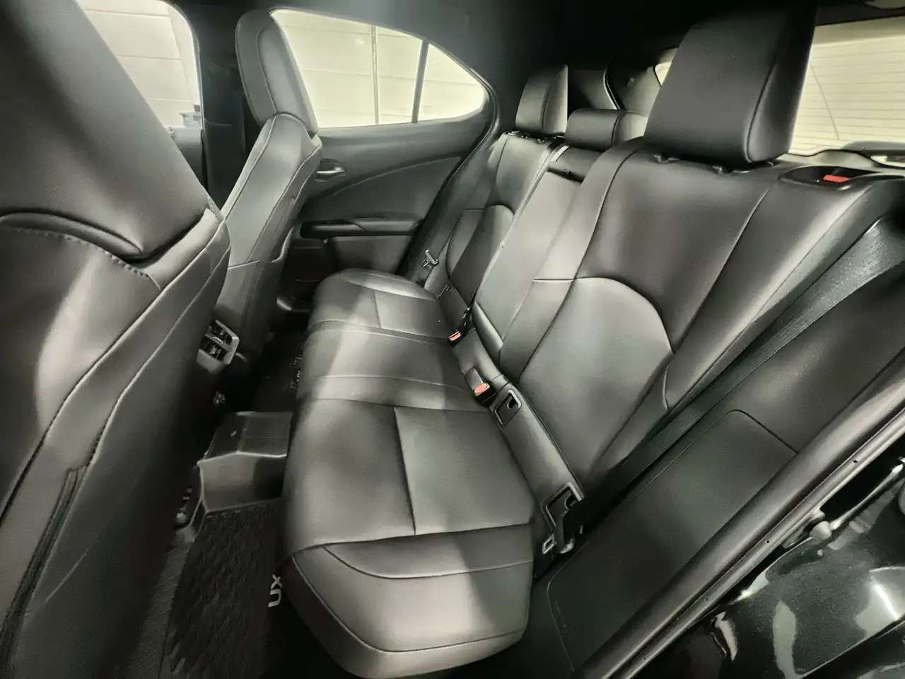 Lexus UX снимка Lexus UX