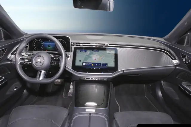 Mercedes-Benz E-Class view 10