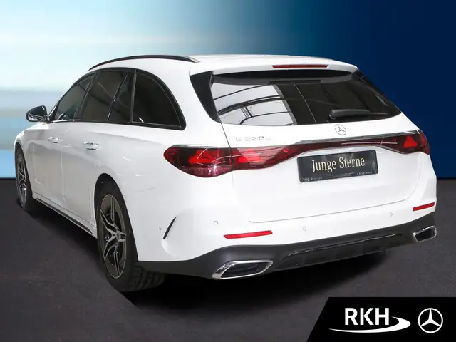 Mercedes-Benz E-Class view 4