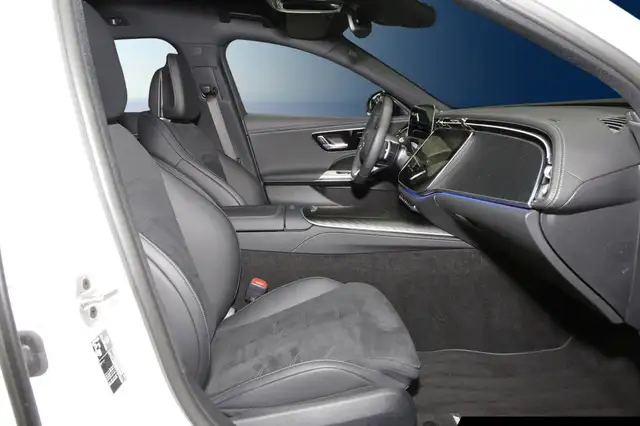 Mercedes-Benz E-Class view 6