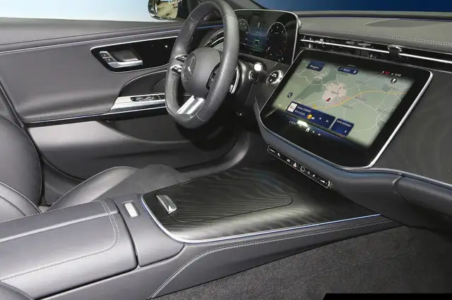 Mercedes-Benz E-Class view 8
