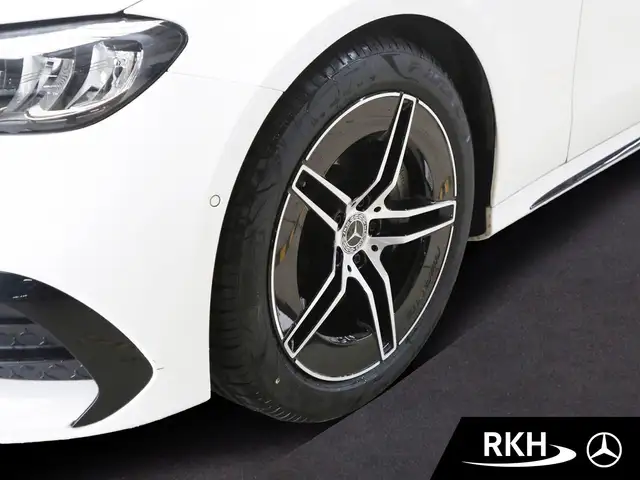 Mercedes-Benz E-Class view 5