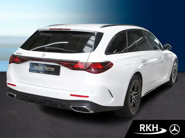 Mercedes-Benz E-Class view 3